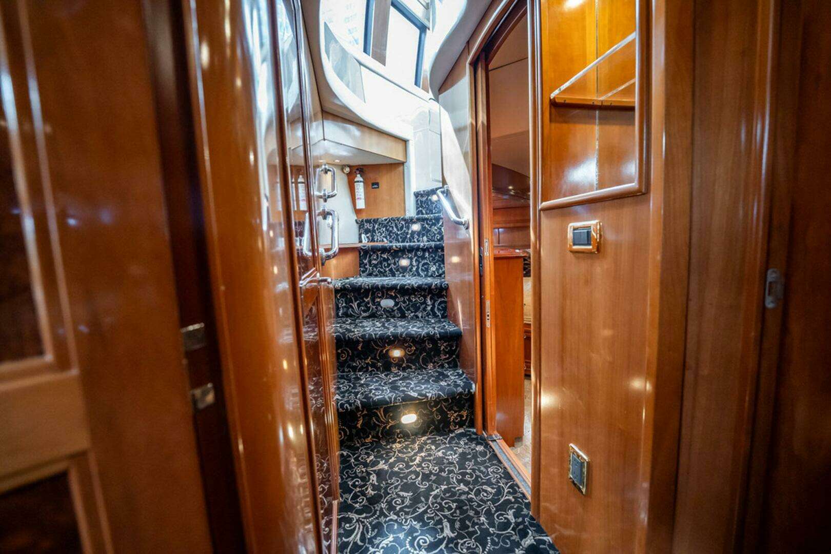 2005 Carver 56 Voyager - Image 29