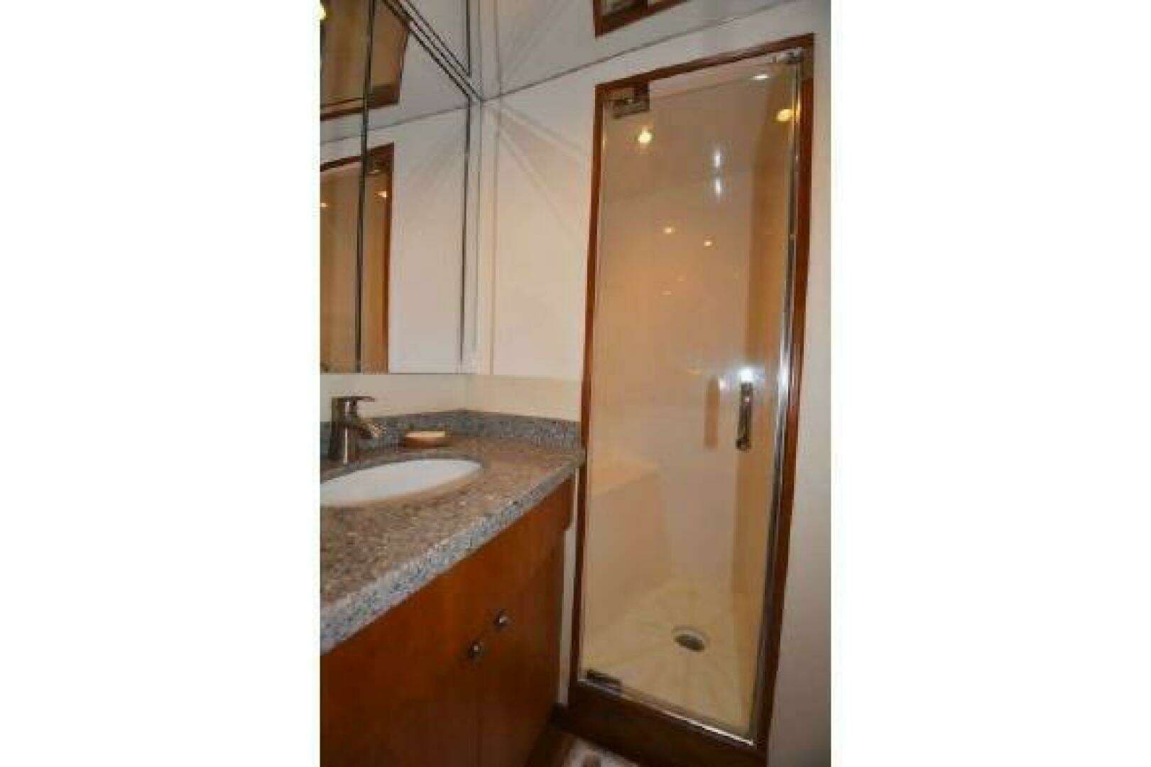 2013 Hatteras GT54 - Image 25
