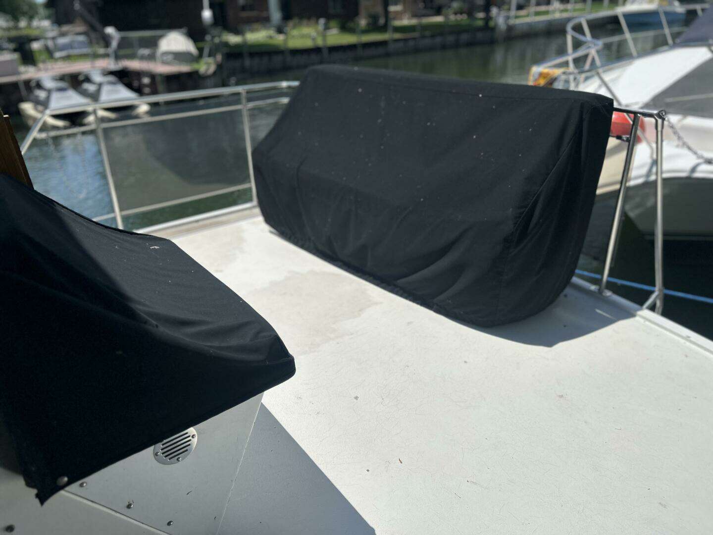 1985 Carver 3207 - Image 10