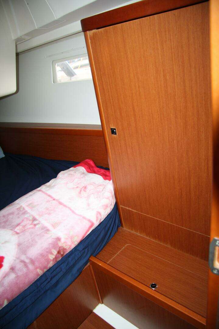 2013 Beneteau Oceanis 41 - Image 37