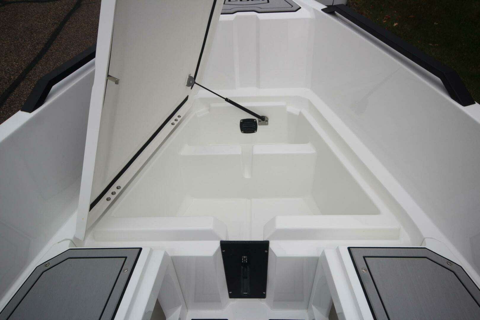 2026 Iron 767 T-Top - Image 29