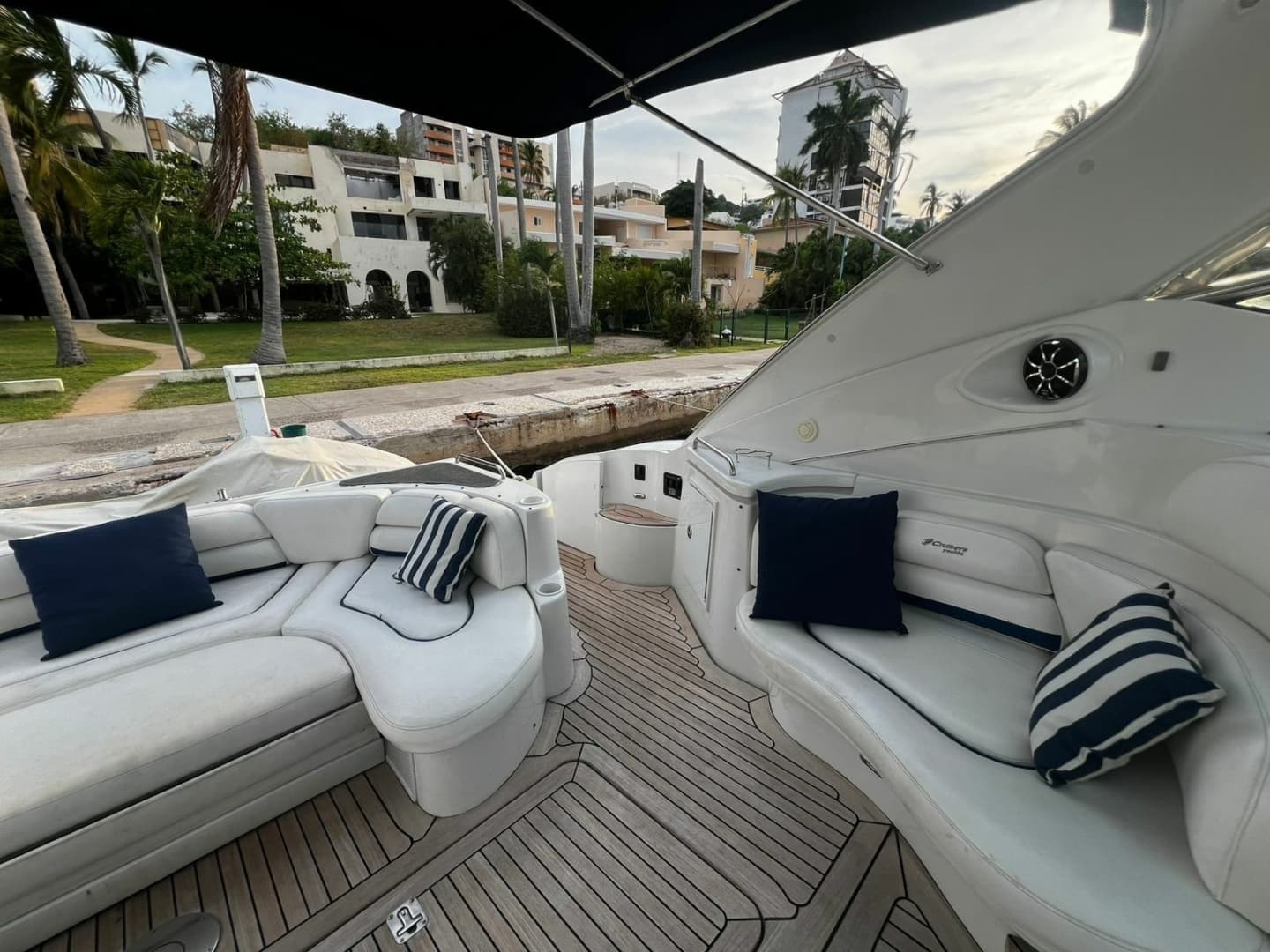 2006 Cruisers Yachts Express 560 - Image 10
