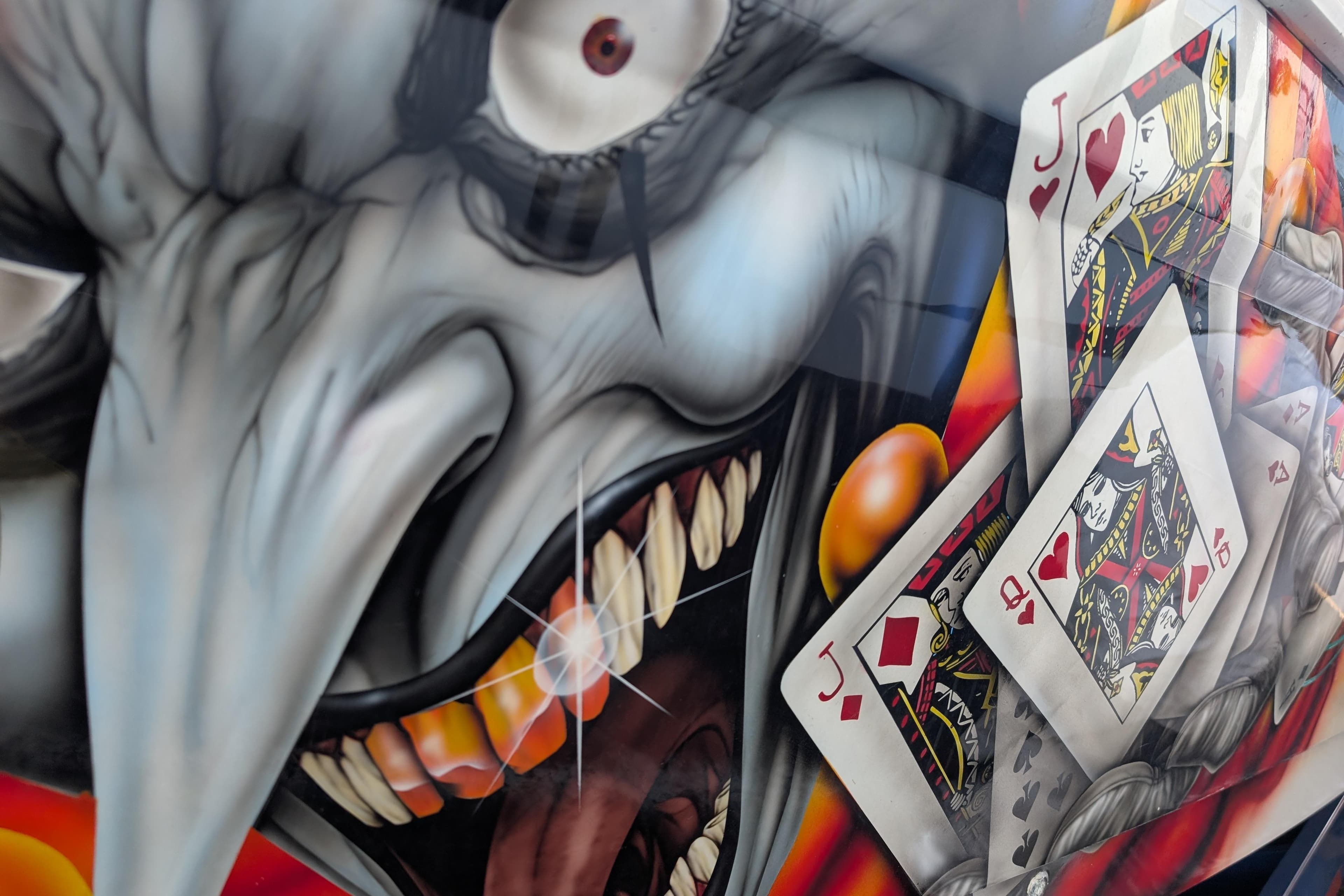 Custom airbrushed artwork on 2000 Advantage Poker Run 40 boat, featuring playing cards and a menacing face.