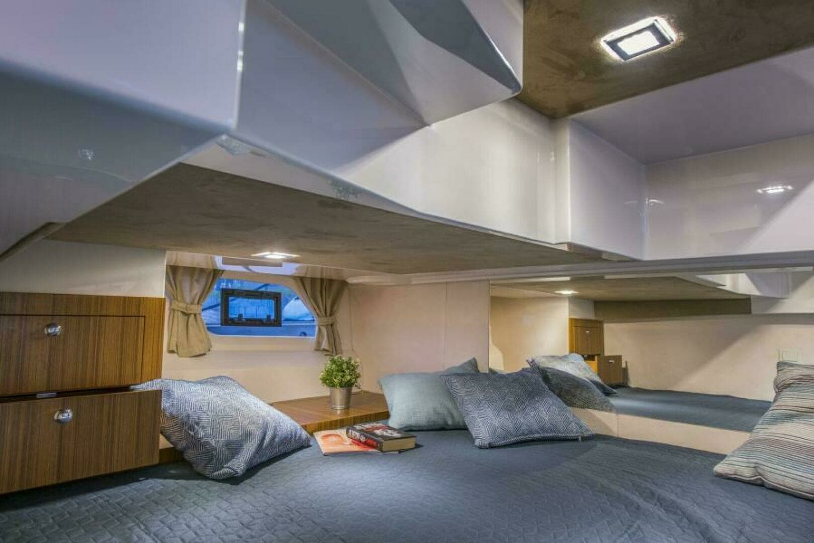 2026 Marex 360 Cabriolet Cruiser - Image 23