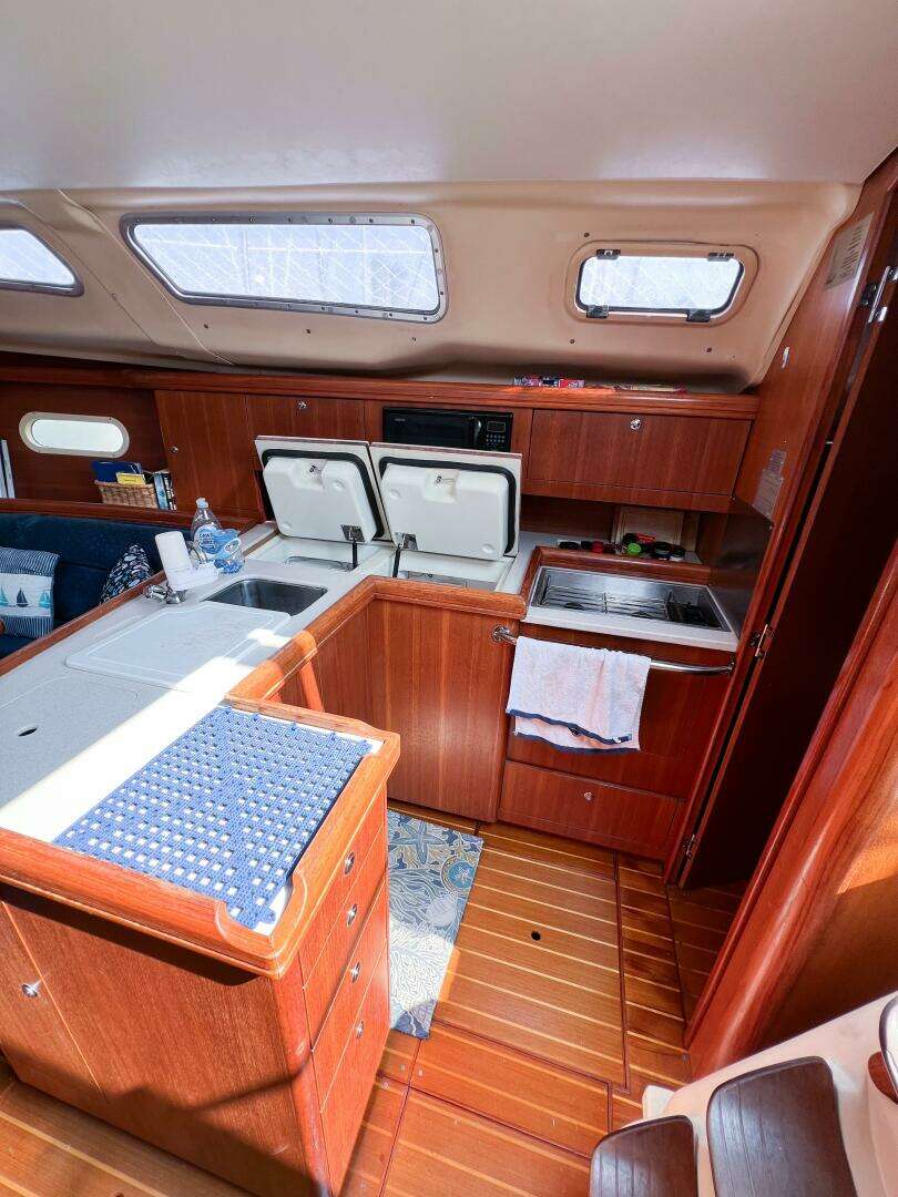 2002 Hunter 356 - Image 15