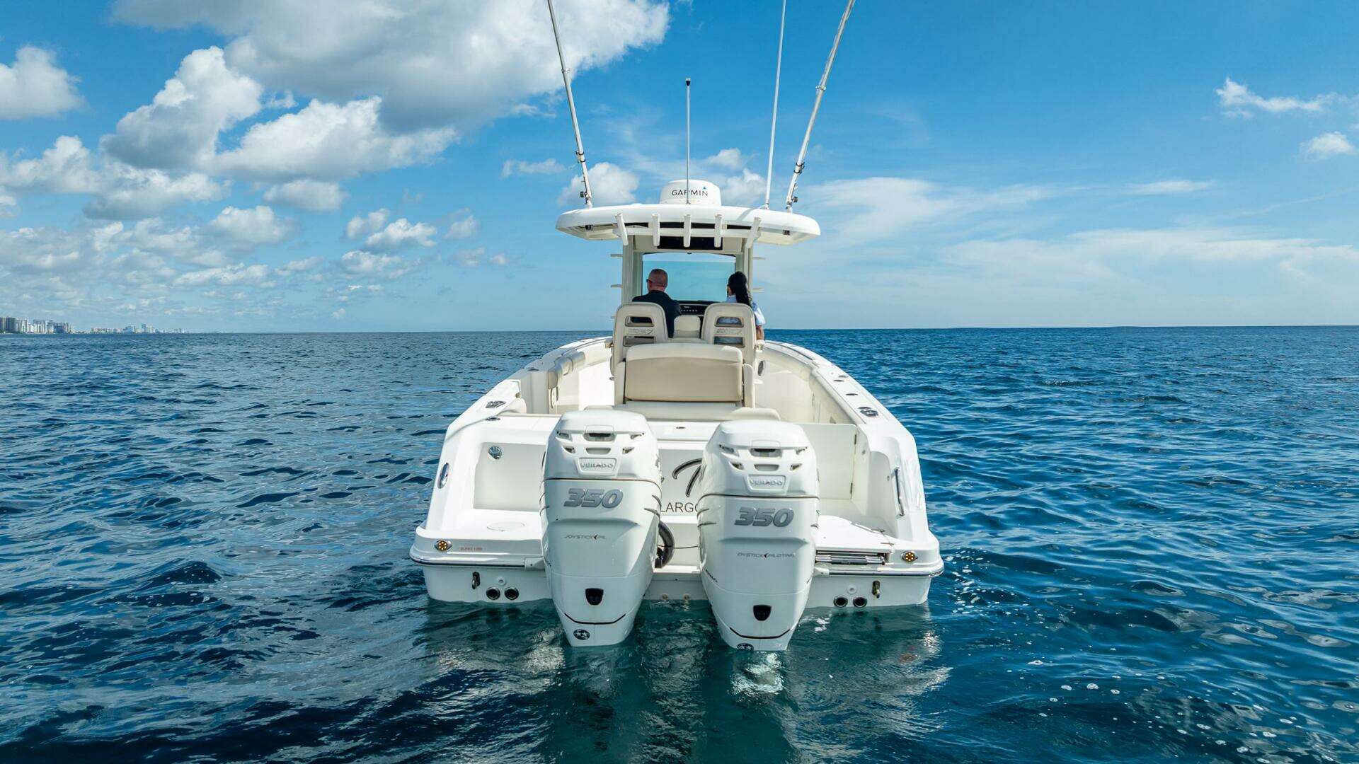 2017 Boston Whaler 330 Outrage - Image 4