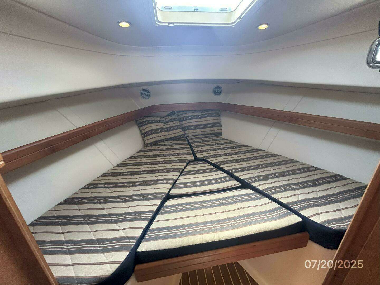 2006 Mainship Pilot - Image 37