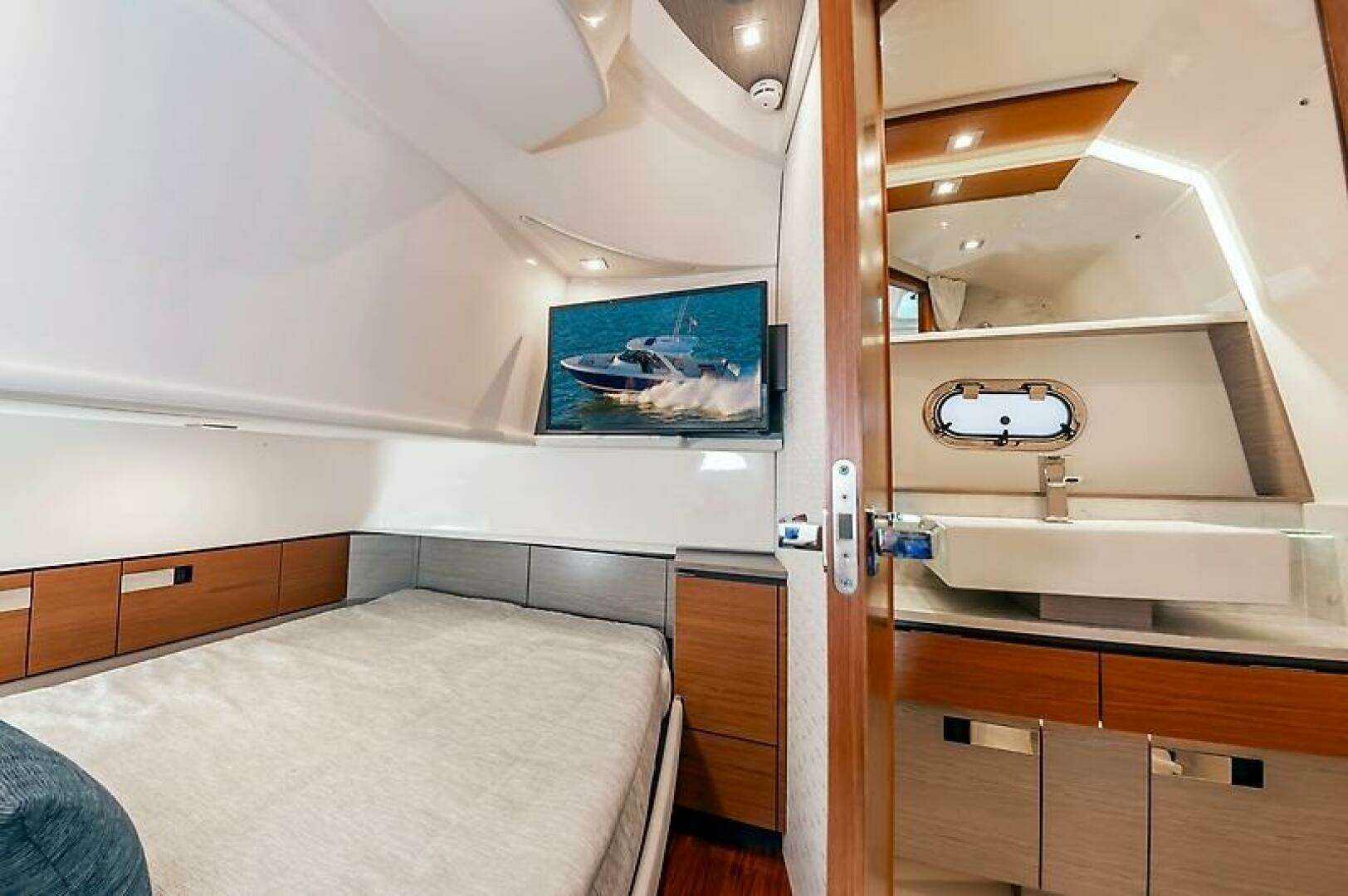 2023 Tiara Yachts 38 LS - Image 32