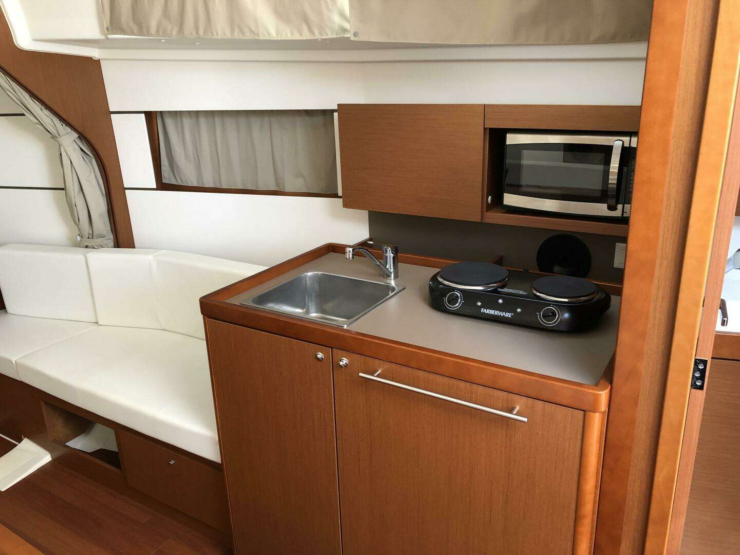 2017 Beneteau Oceanis 38 Weekender - Image 19