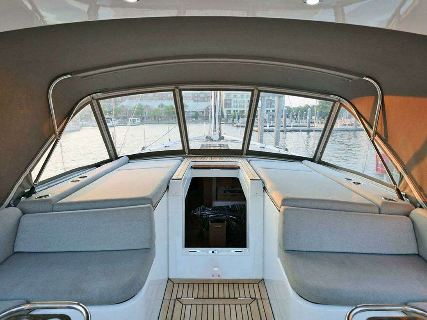 2023 Beneteau Oceanis 60 - Image 19