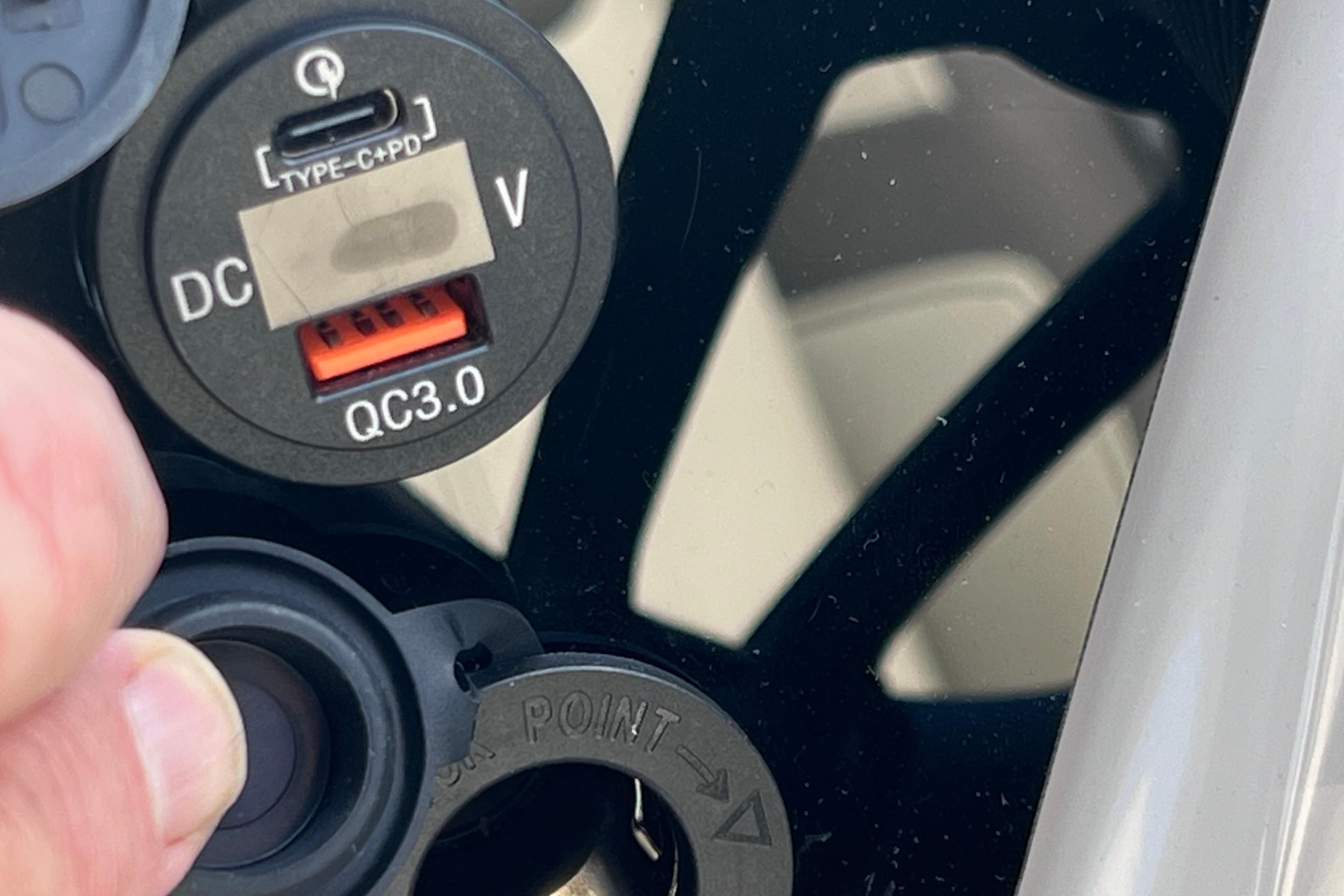 Close-up of Viaggio V 20U 2026 USB Type-C and QC3.0 charging ports.