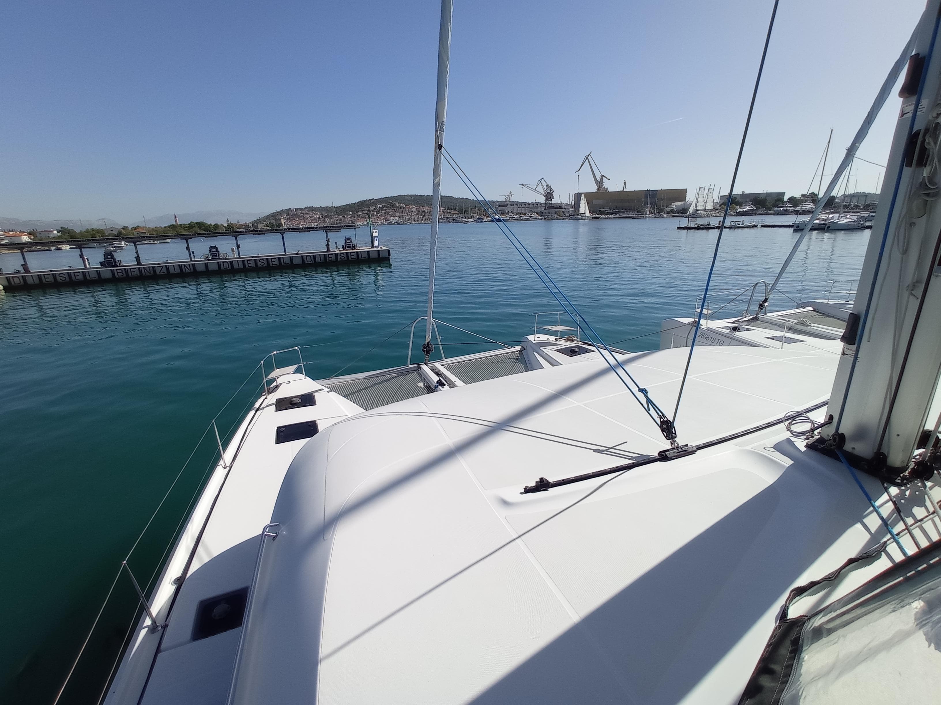 Vi La Ut -Foredeck View (1)