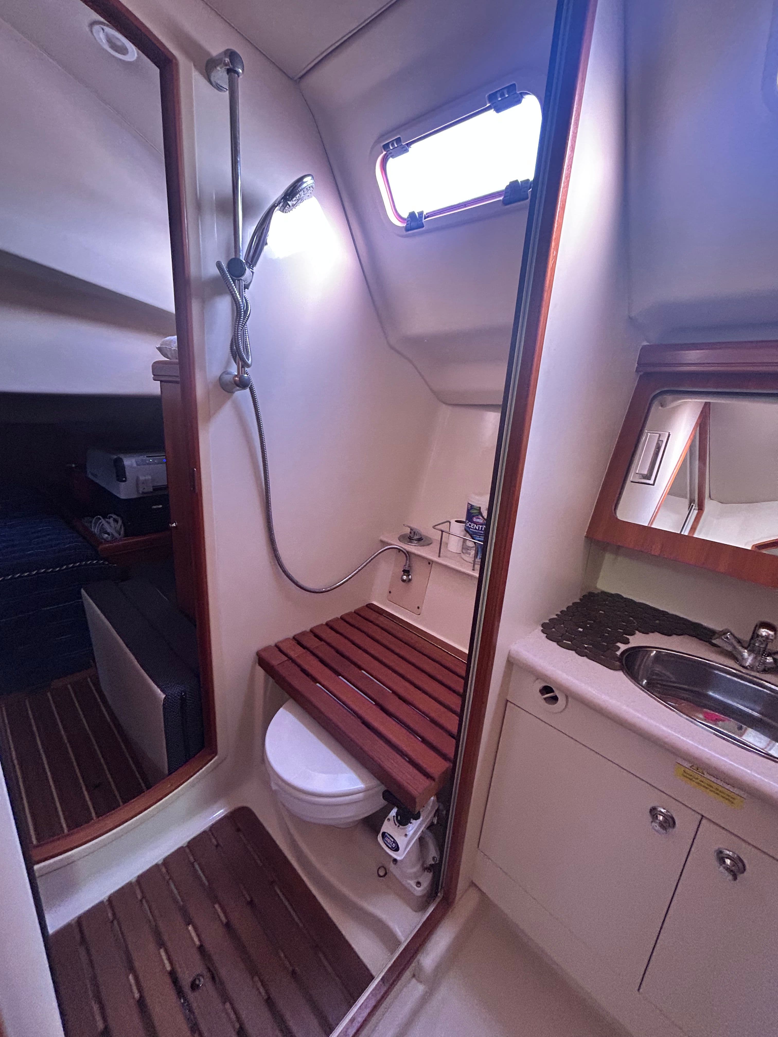 2006 Hunter 38 Ft Sloop - 28