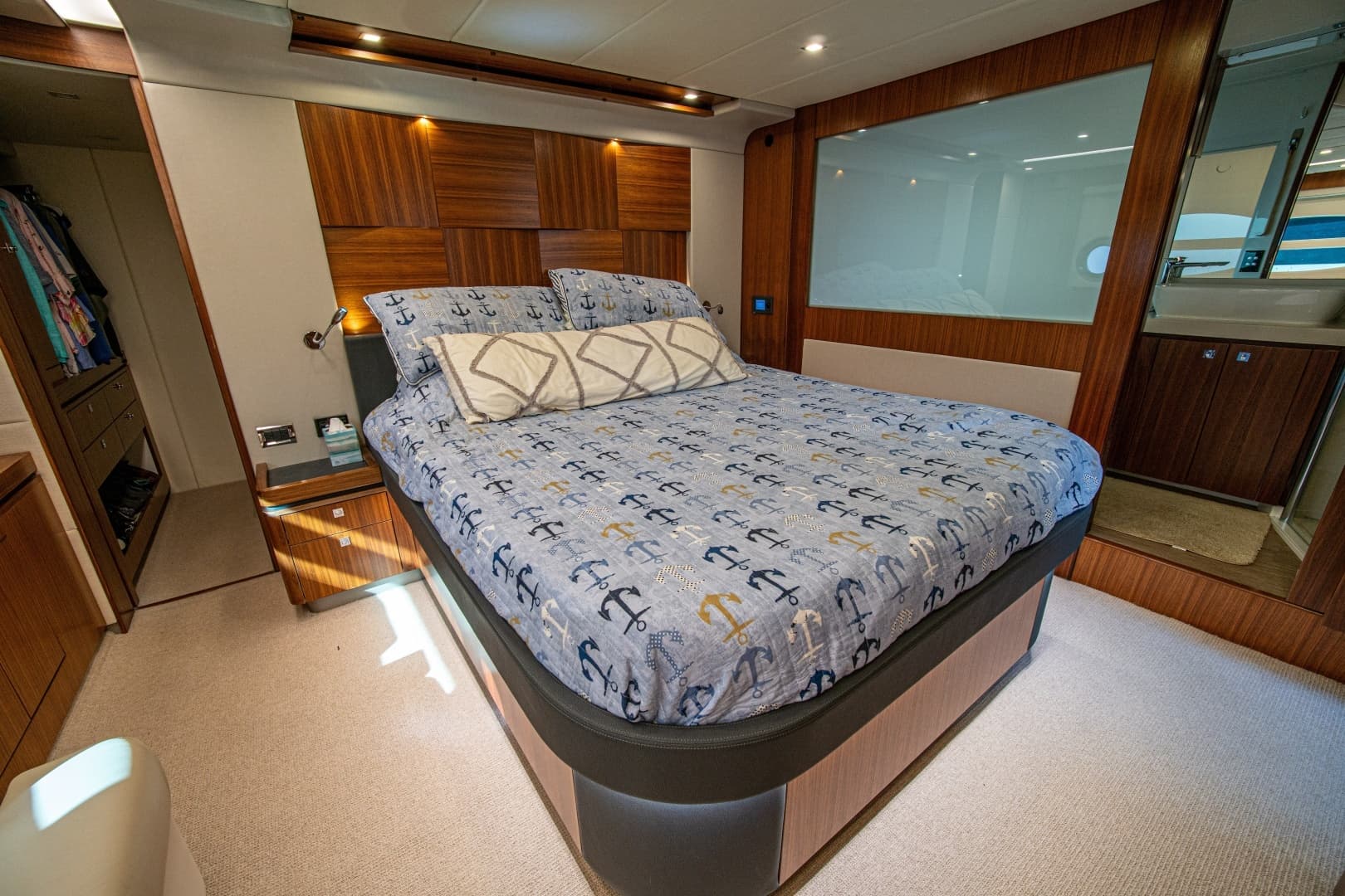 2015 Riviera 6000 Sport Yacht - Image 50