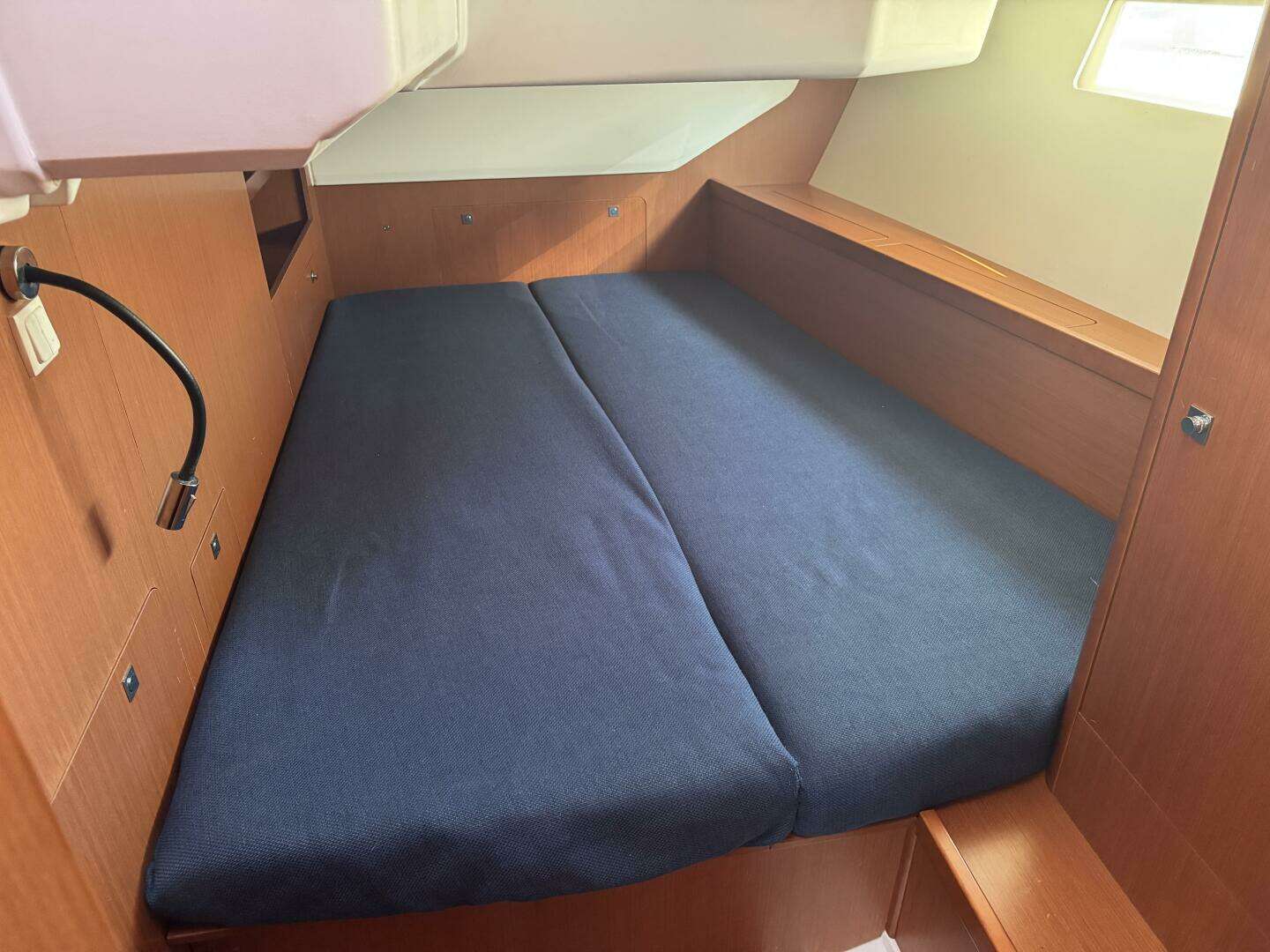 2015 Beneteau Oceanis 45 - Image 23