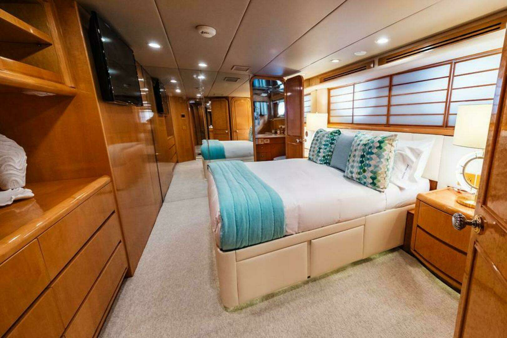 1995 Hatteras Flybridge Motor Yacht - Image 25