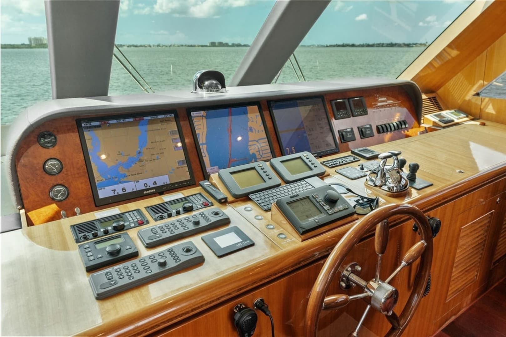 2005 Horizon 82 - Image 45