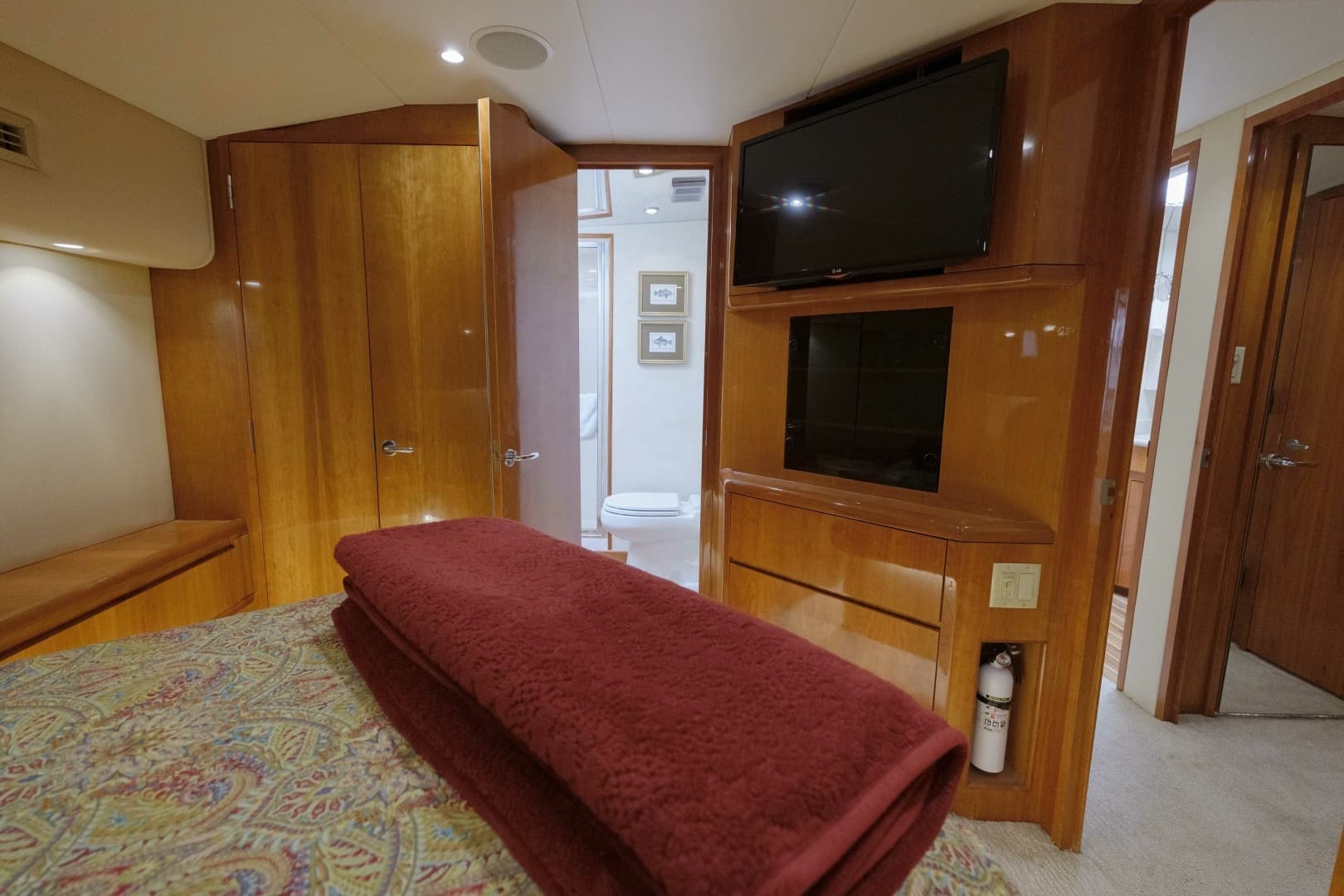2002 Hatteras 60 Convertible - Image 10