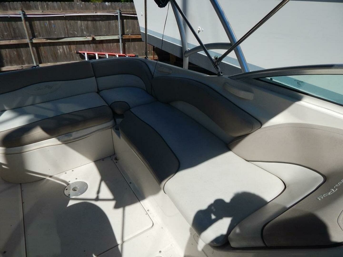 2004 Sea Ray 240 Sundeck - Image 10