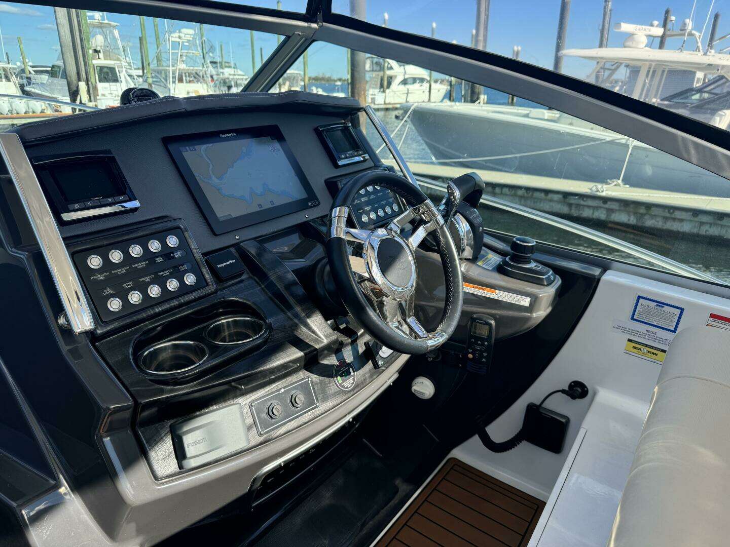 2018 Monterey 335 SY - Image 14
