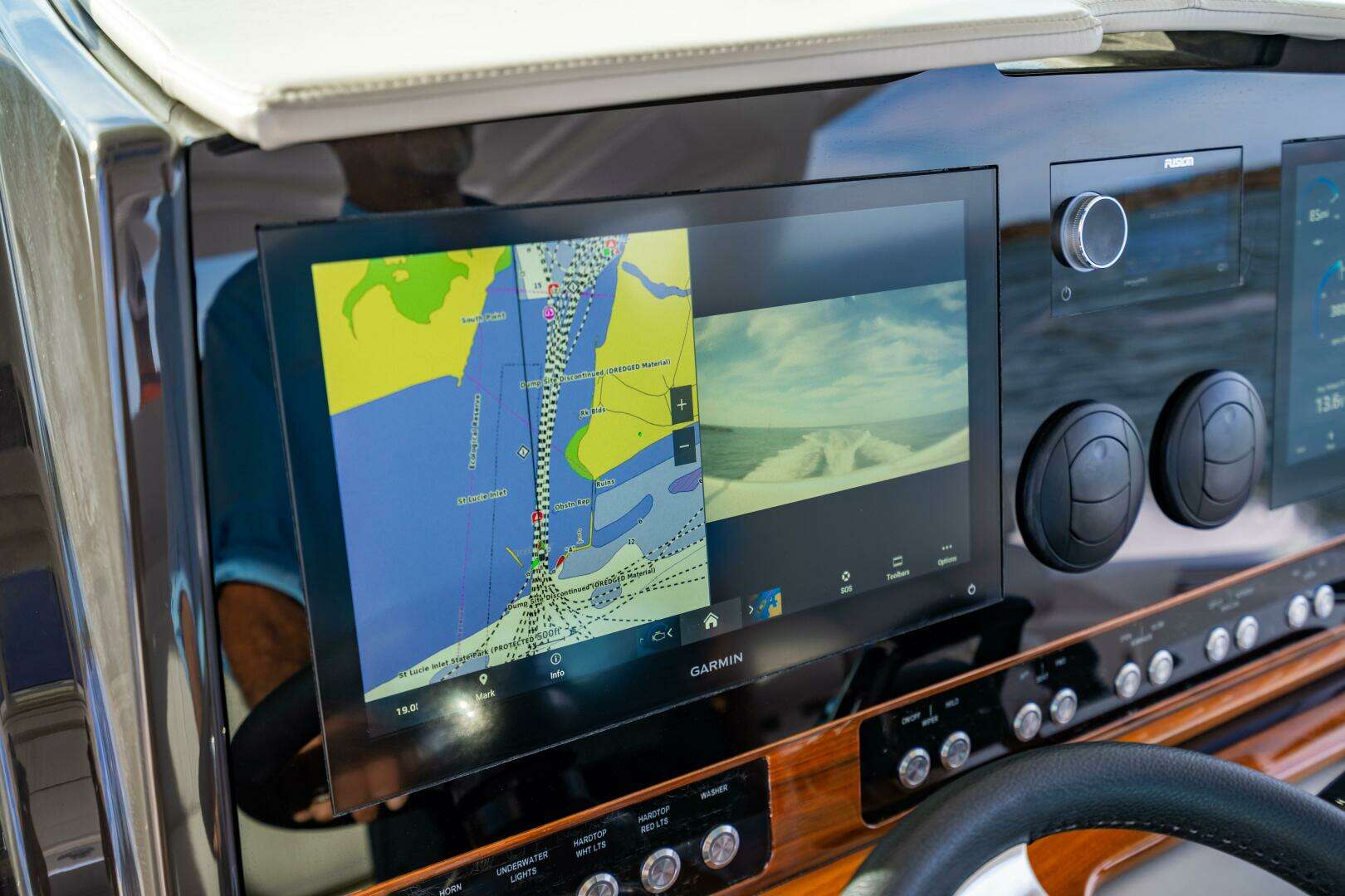 2022 Tiara Yachts 43 LS - Image 31