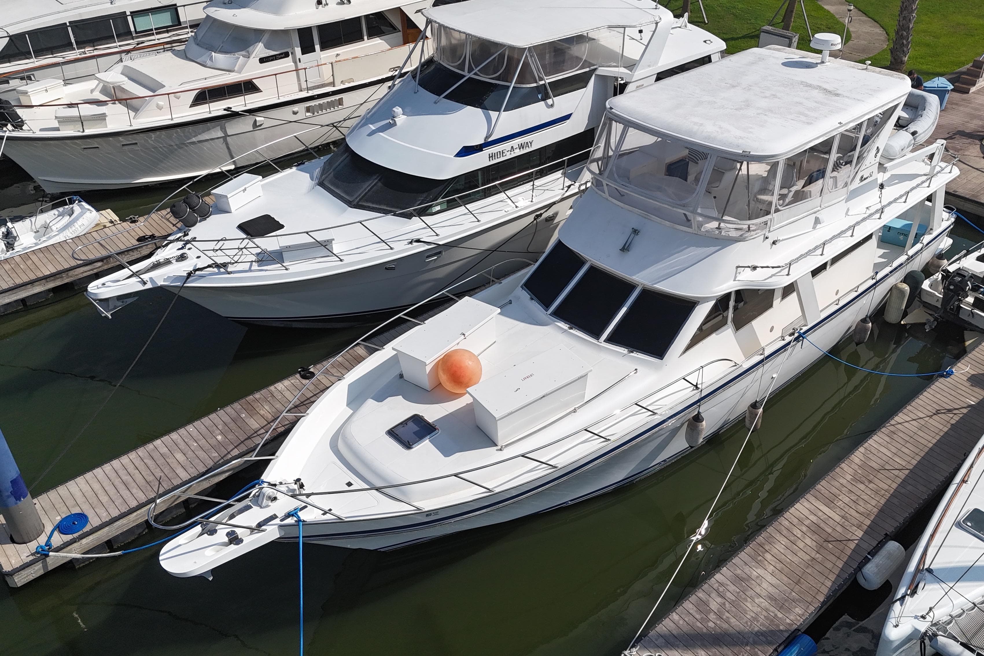White Prima 52 Seahorse yacht docked at marina, 2001 model, surrounded by other boats.