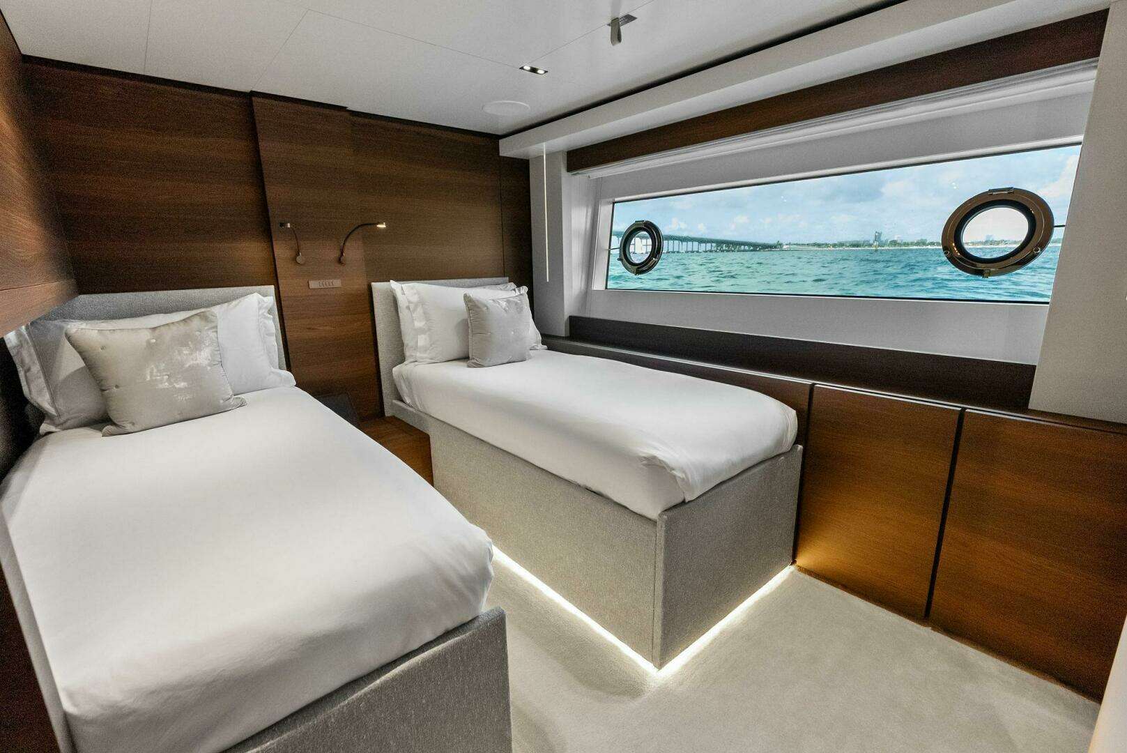 2023 Custom Line 33 Navetta - Image 91