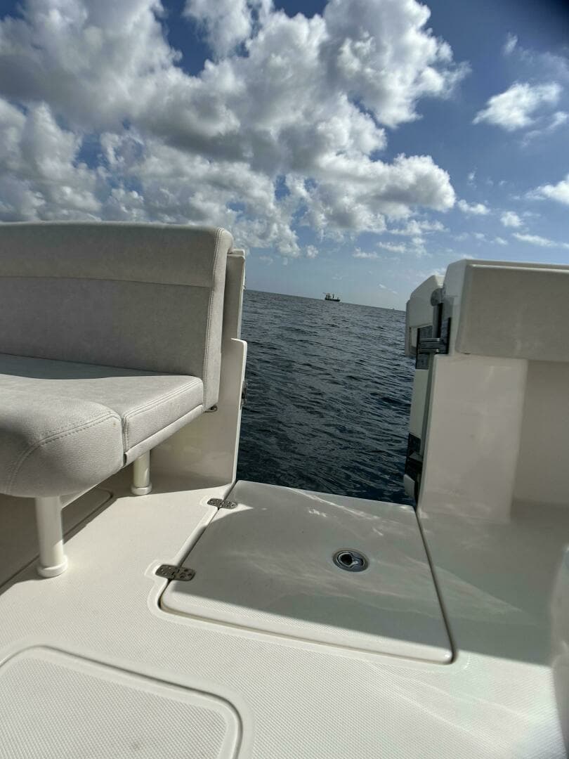 2022 SeaVee 390z Center Console - Image 28