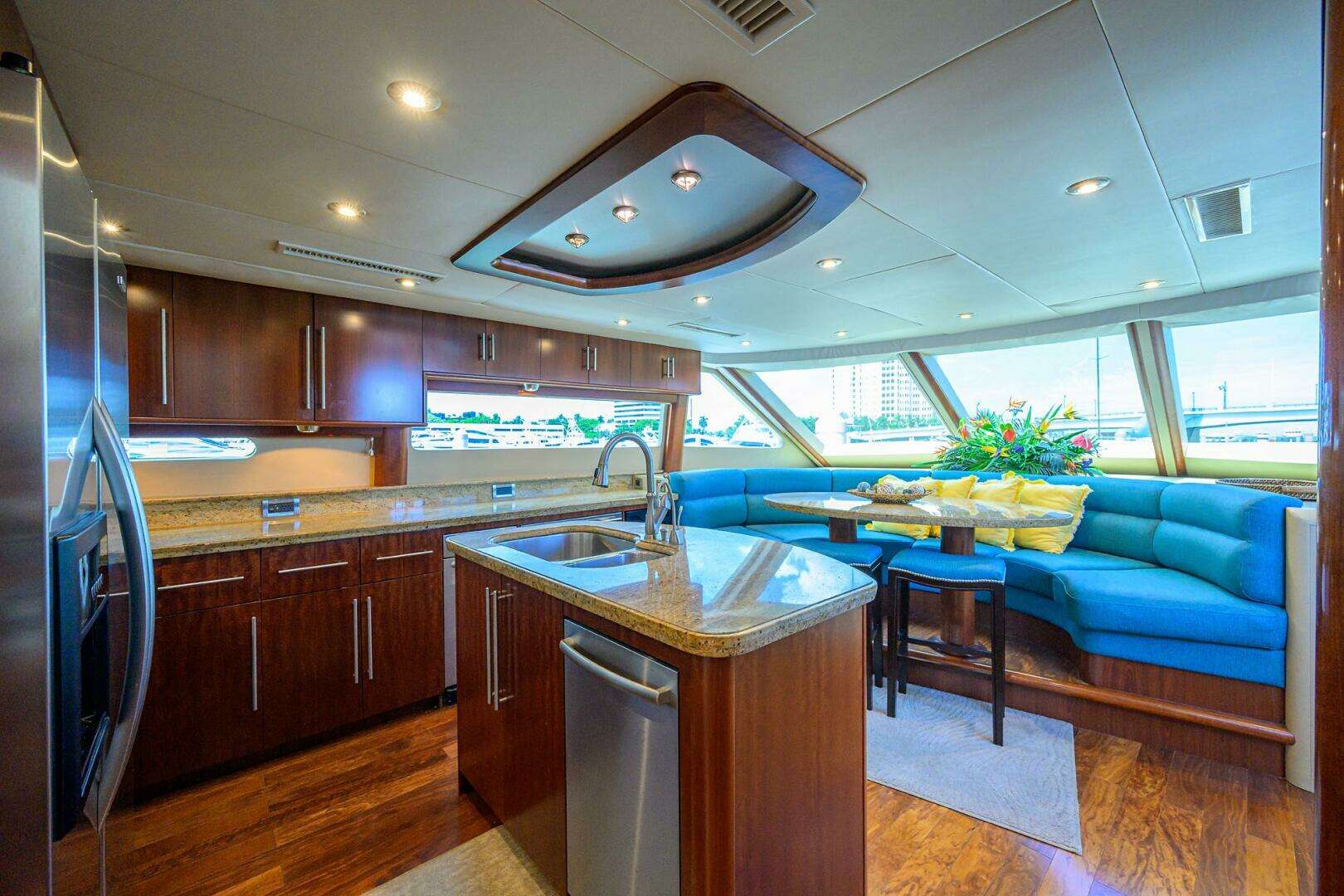 2007 Lazzara Yachts 80 Enclosed - Image 10