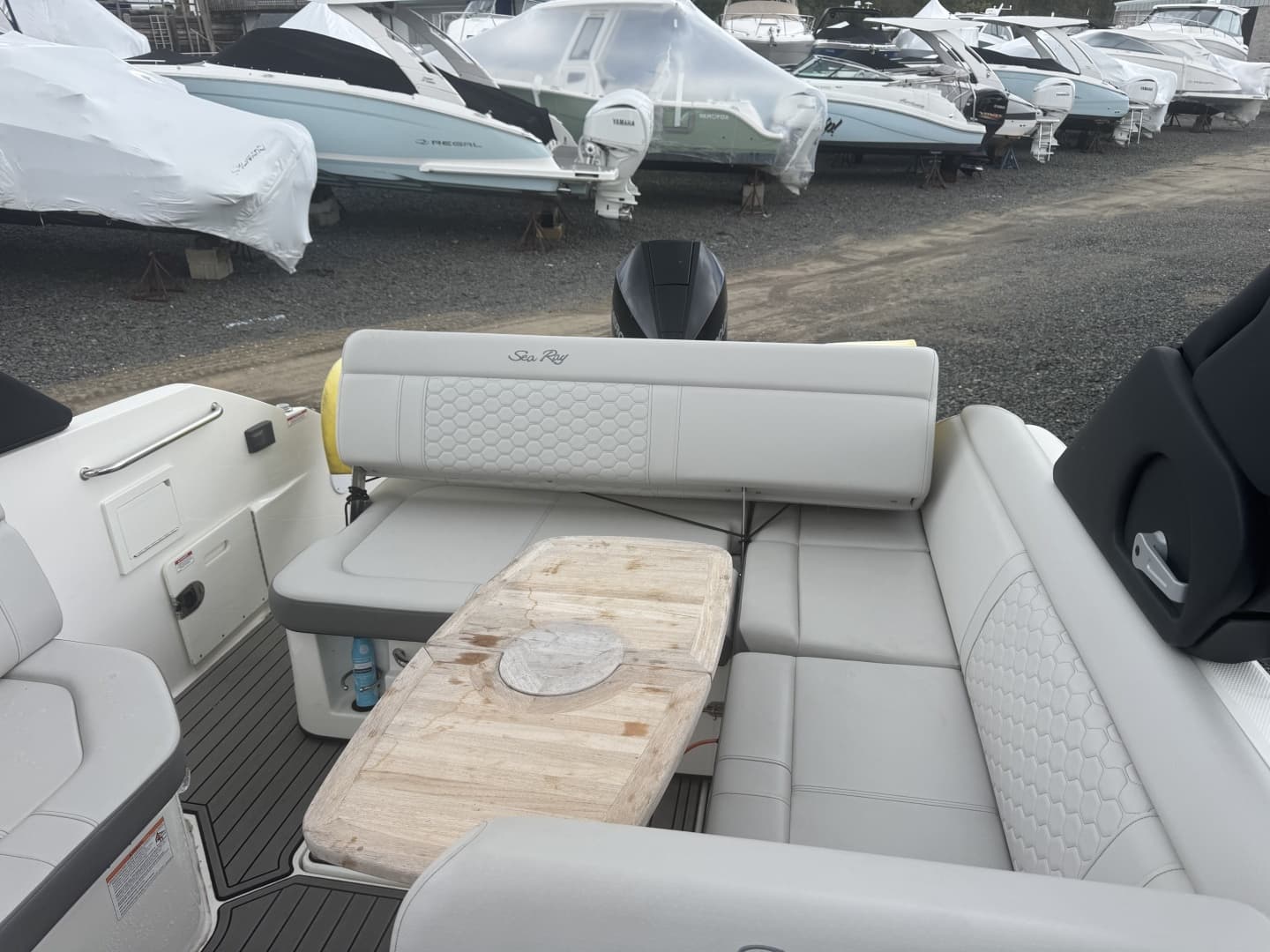 2024 Sea Ray SDX 250 Outboard - Image 10