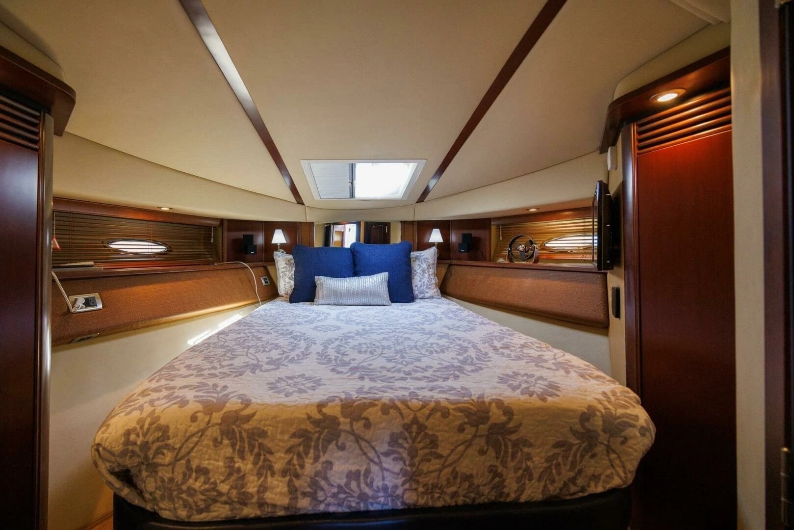 2006 Sea Ray 52 Sedan Bridge - Image 14