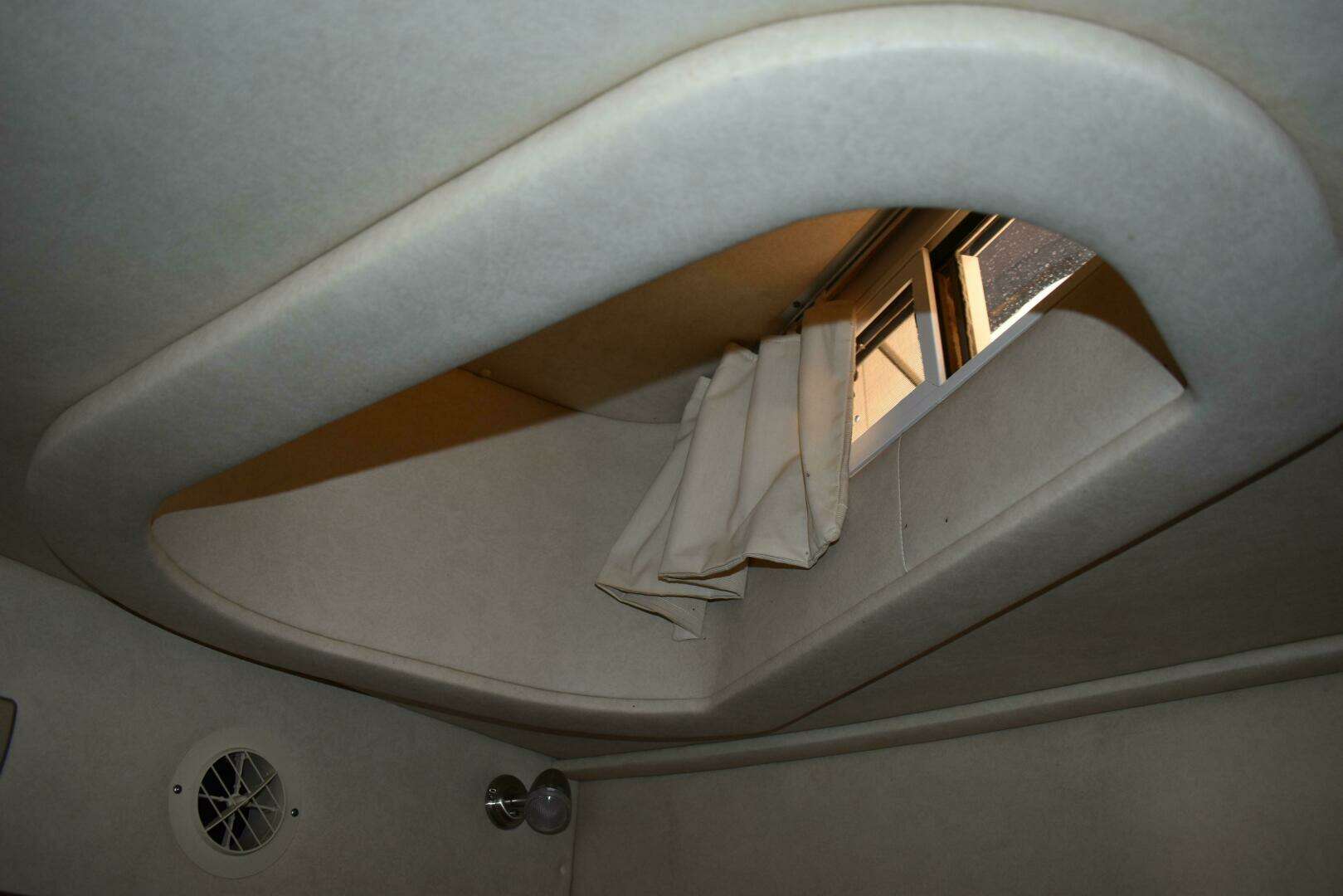 2011 Sea Ray 310 Sundancer - Image 50