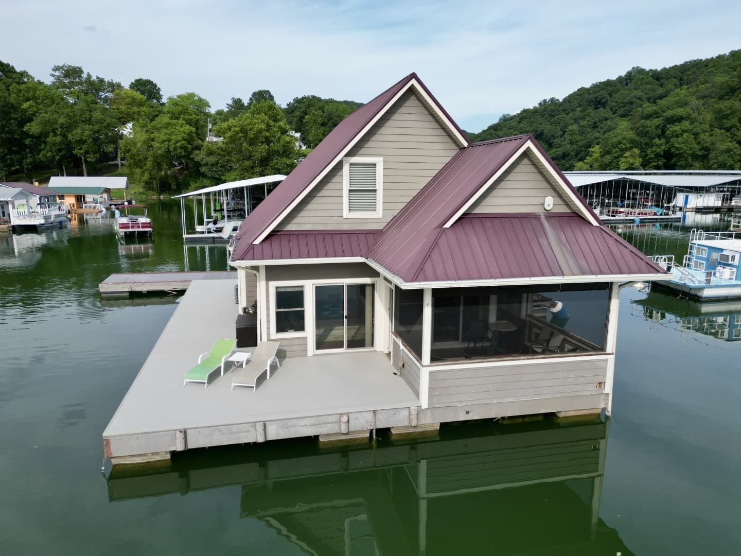 2010 Custom Floating Cabin - Approx 1340sqft - Image 6