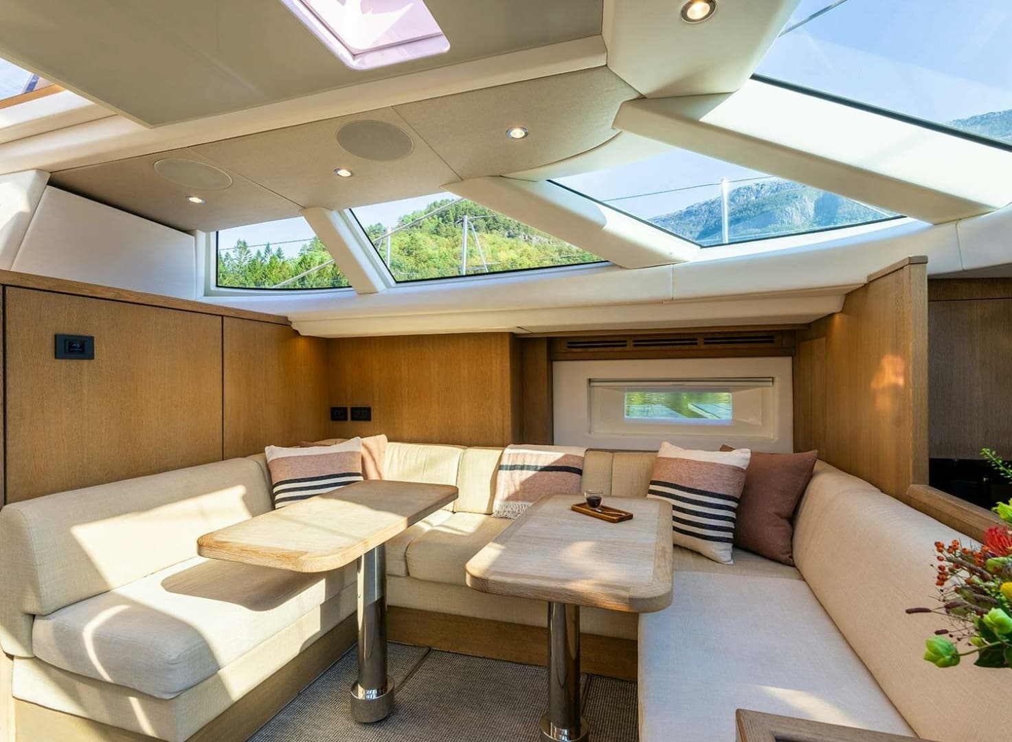 2014 Oyster Yachts Oyster 825 - Image 24
