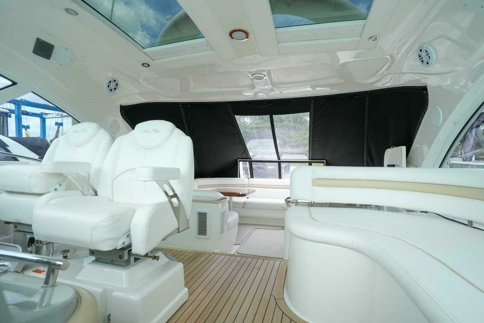 2010 Sea Ray 500 Sundancer - Image 13