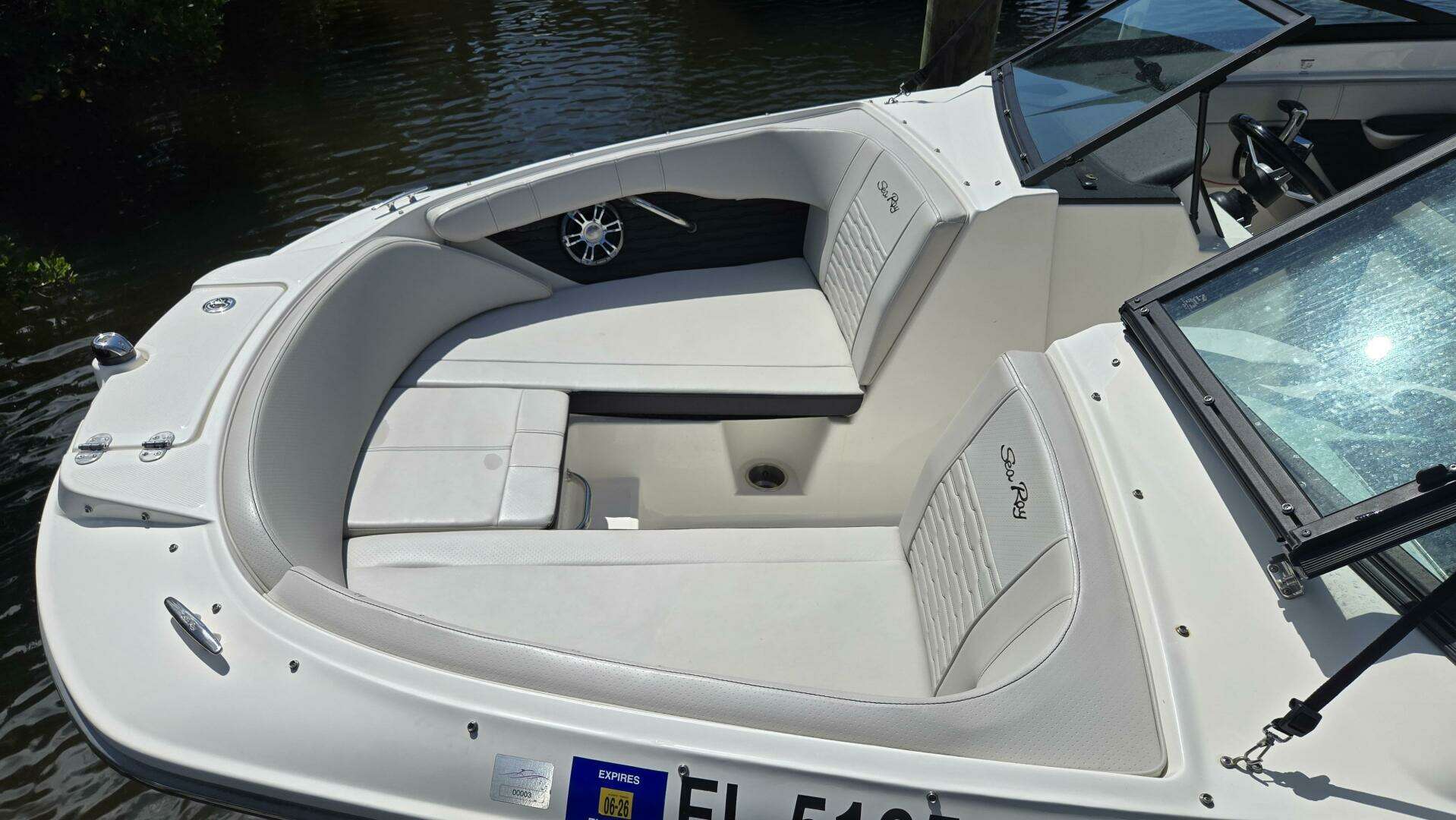 2023 Sea Ray SPX 210 OB - Image 4