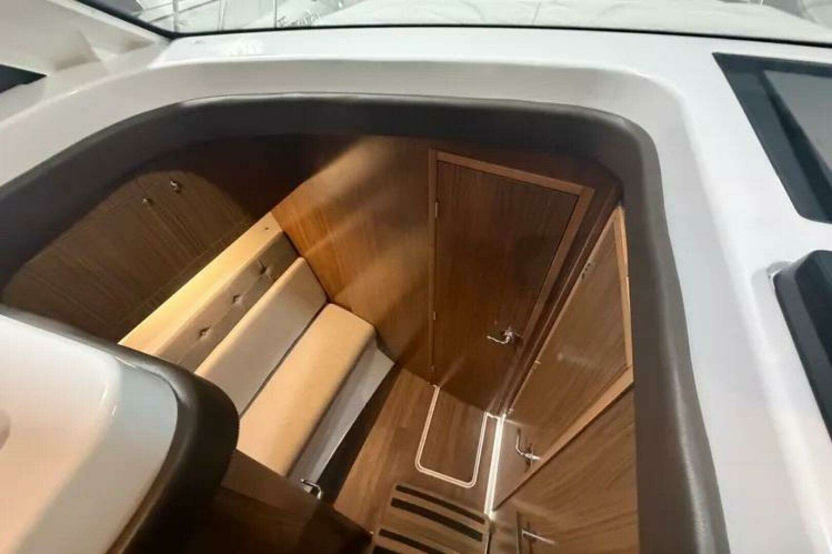2022 Four Winns 355 Vista Coupe - Image 21