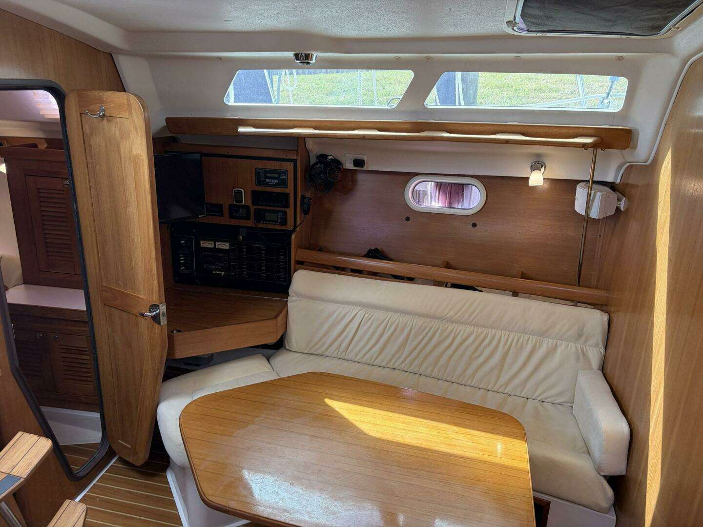 2004 Catalina 350 - Image 24