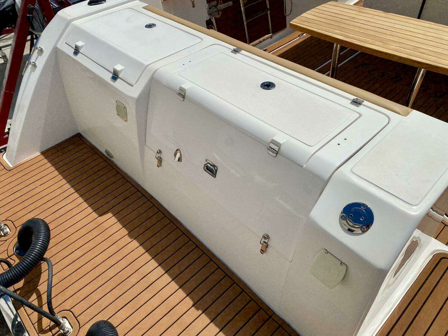 2023 Fishing Raptor 390 Solarium - Image 19