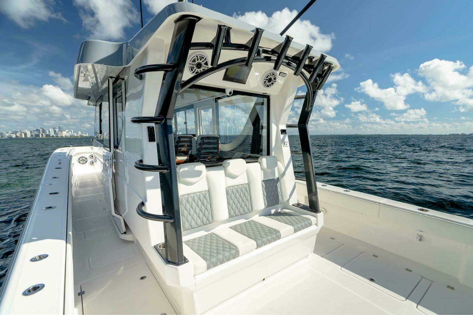 2026 Invincible 46 Pilothouse - Image 13