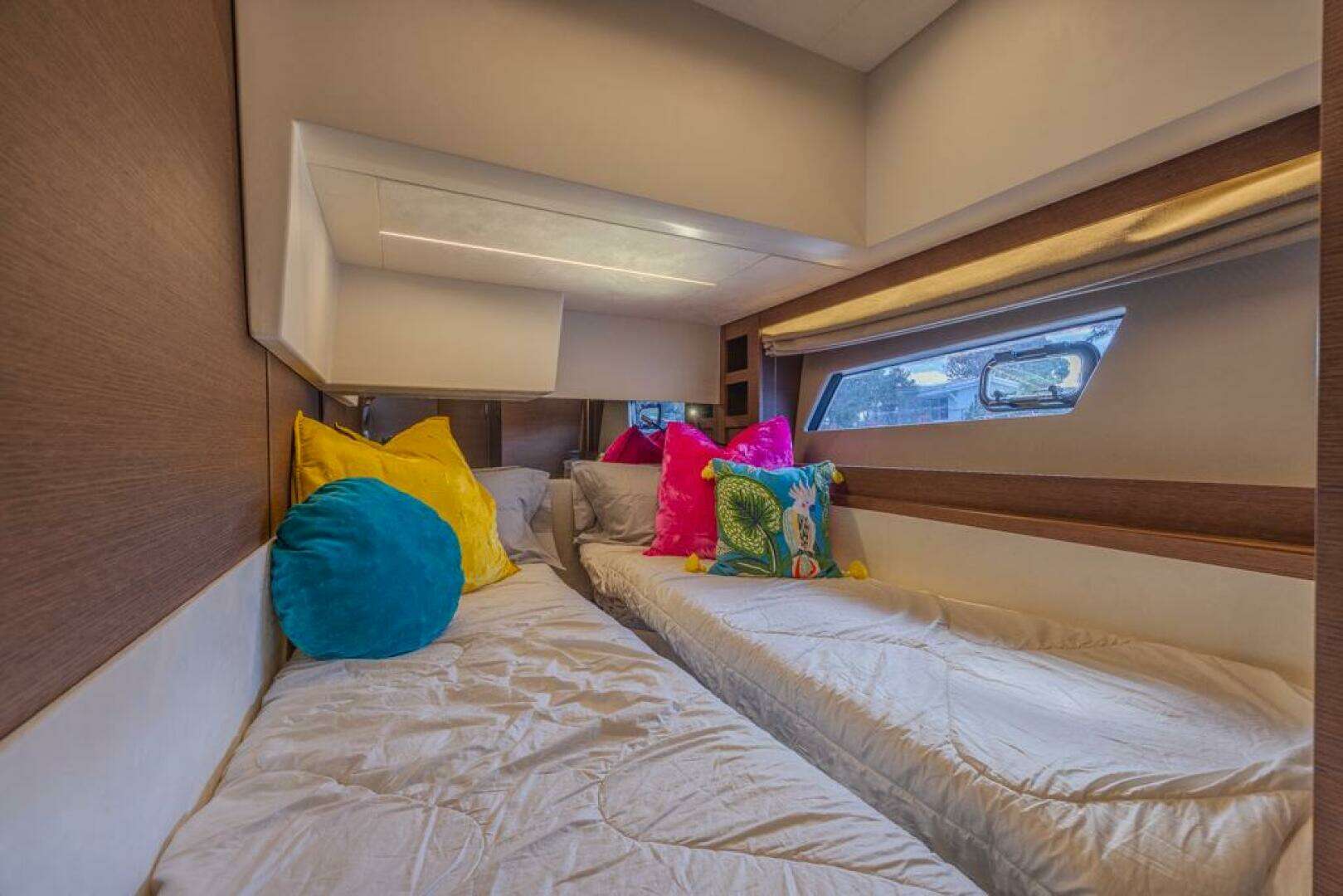2021 Prestige 520 Flybridge - Image 48