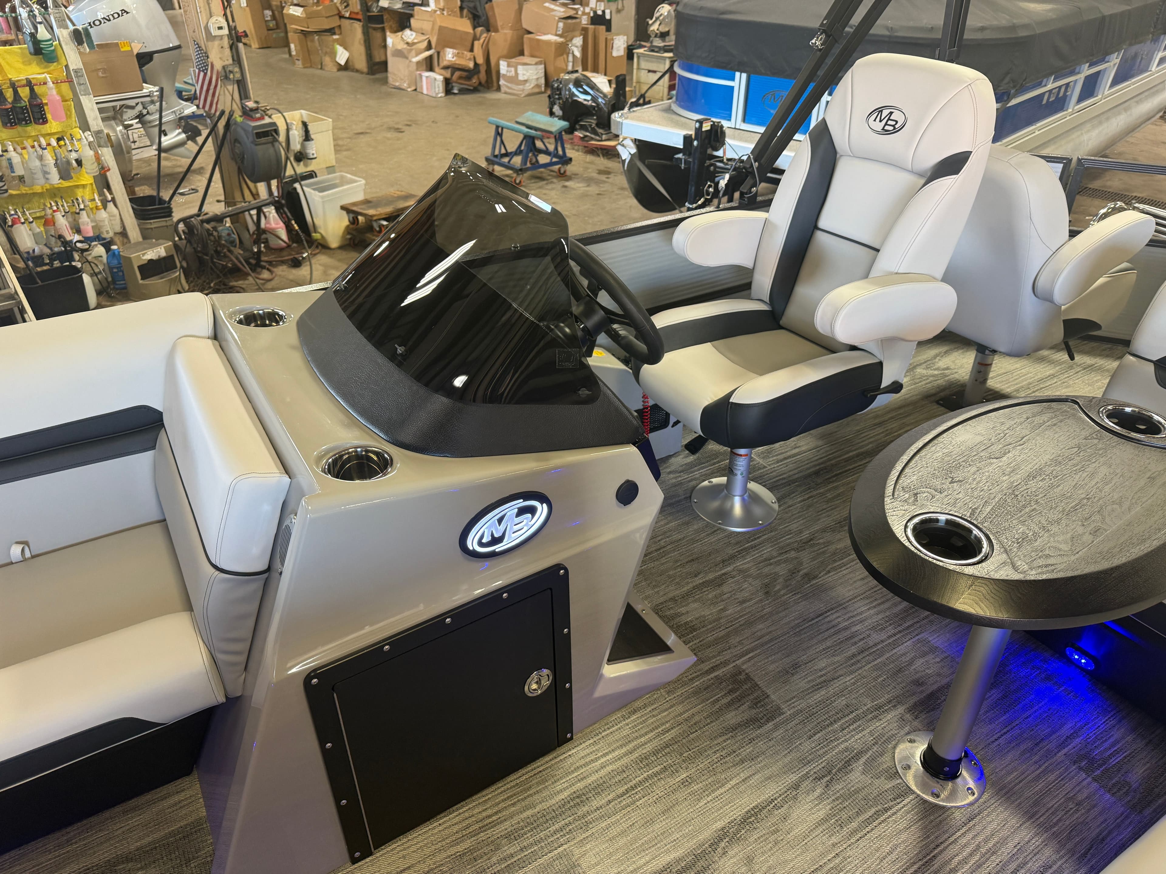 2026 Montego Bay 8522 Fish & Cruise Deluxe Pontoon & Honda 4-Stroke EFI - 15