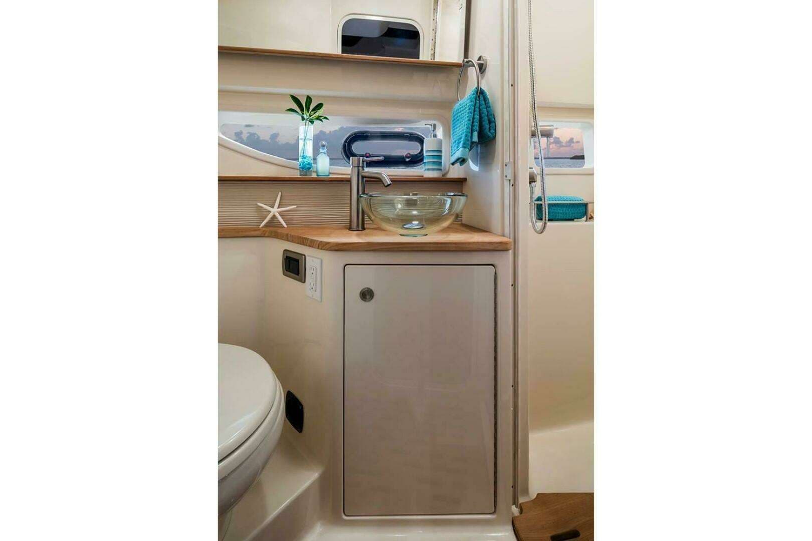 2019 Sea Ray 350 Sundancer - Image 35