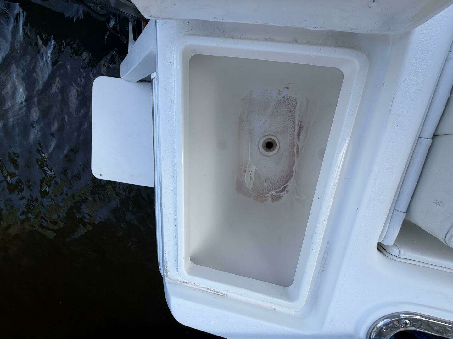 2003 Intrepid 310 - Image 43
