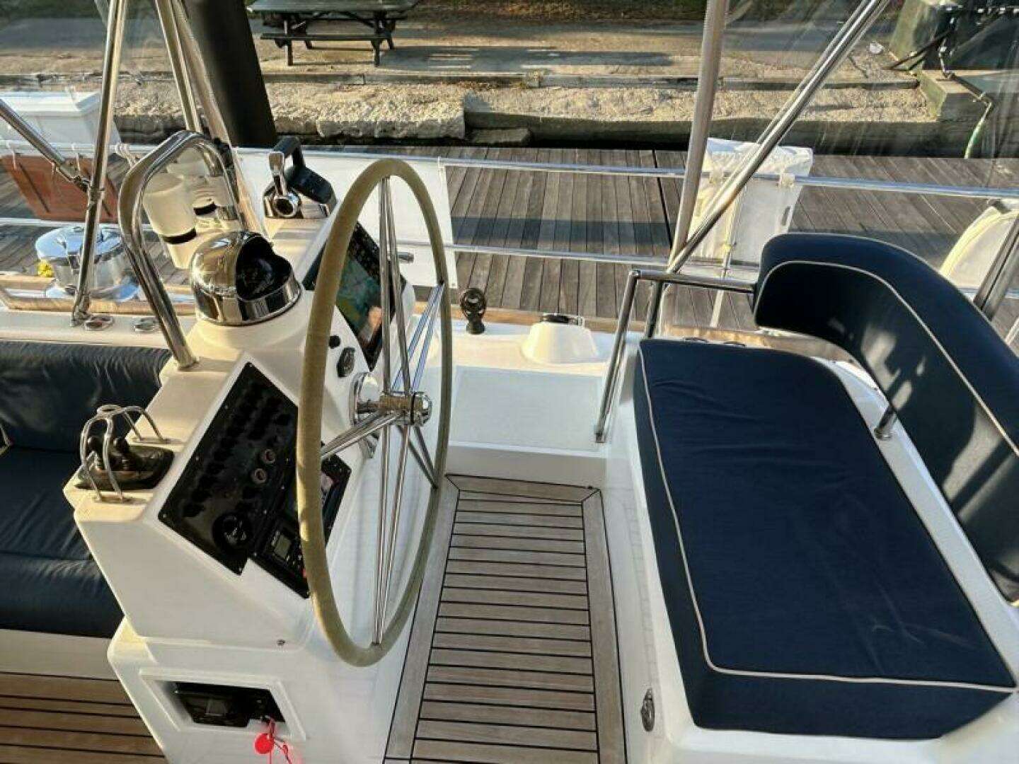 2011 Hylas 70 - Image 21