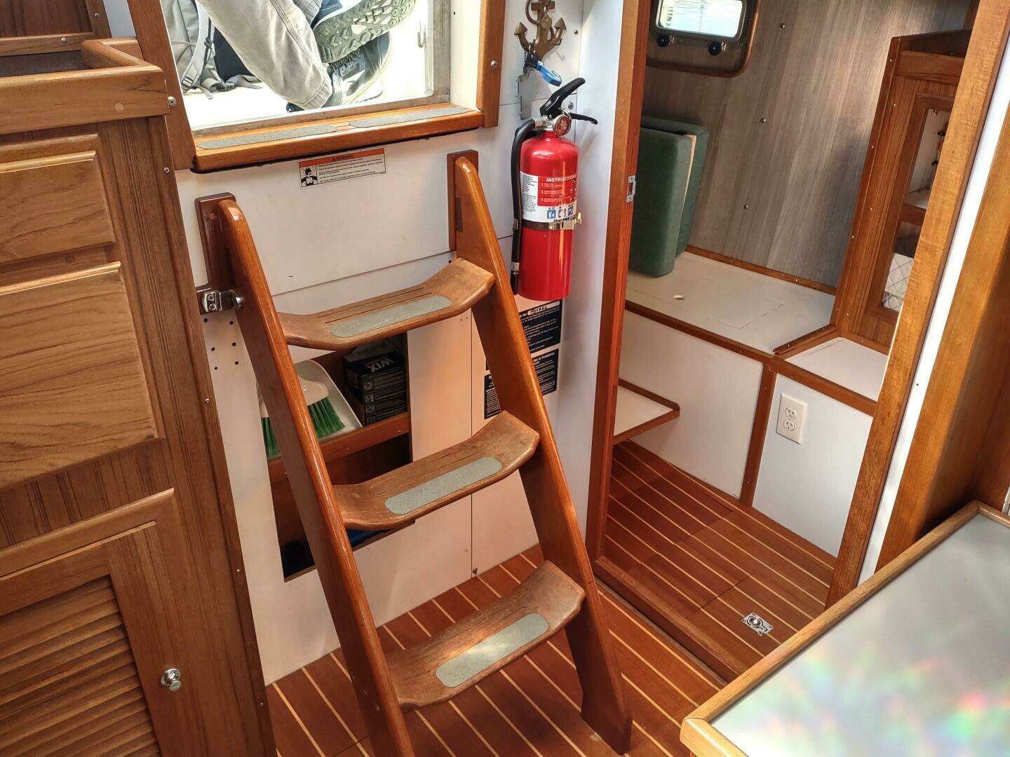 1988 Cascade 42 - Image 18