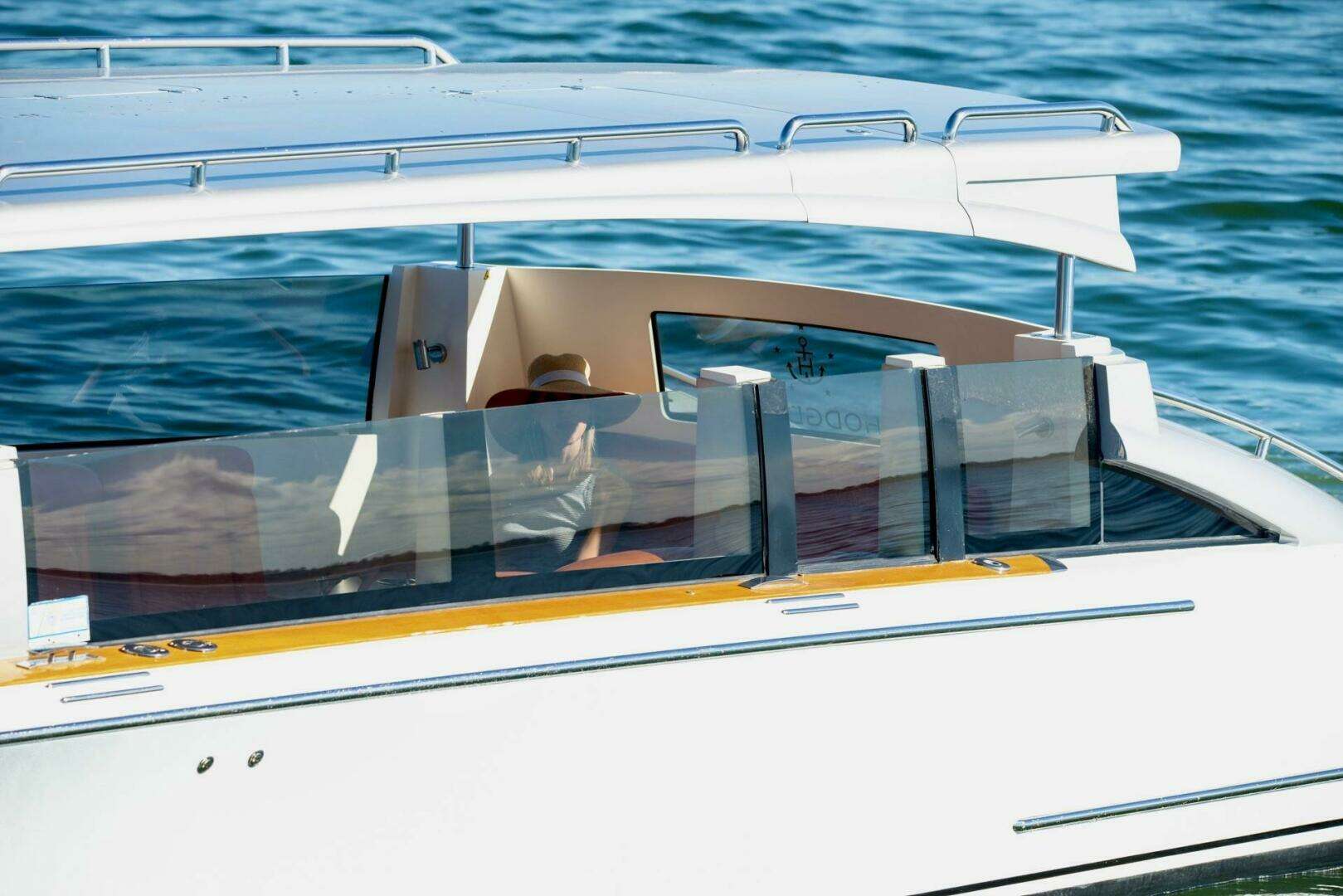 2016 Hodgdon Yachts Venetian Limo - Image 6