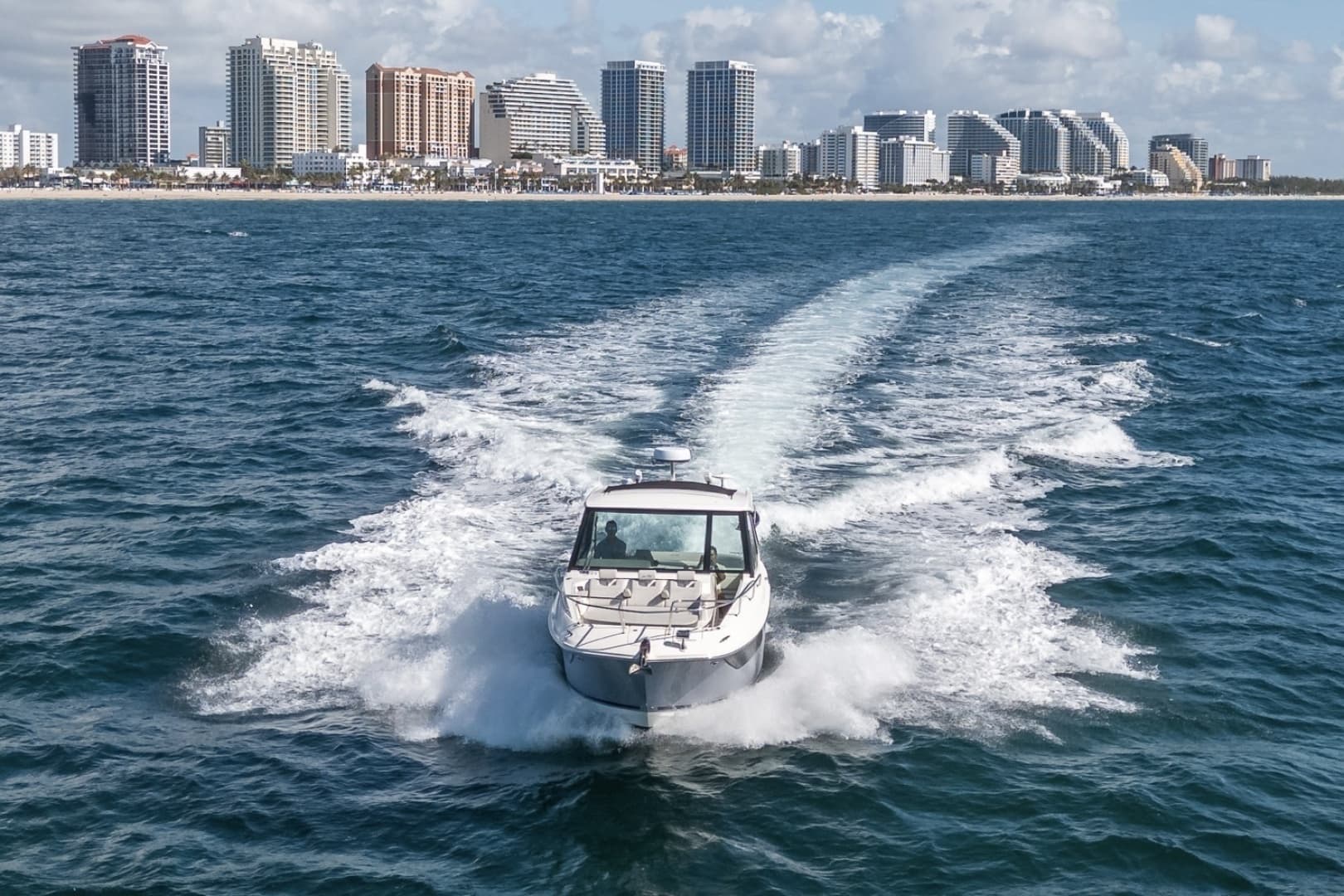 2021 Sea Ray 320 Sundancer - Image 40