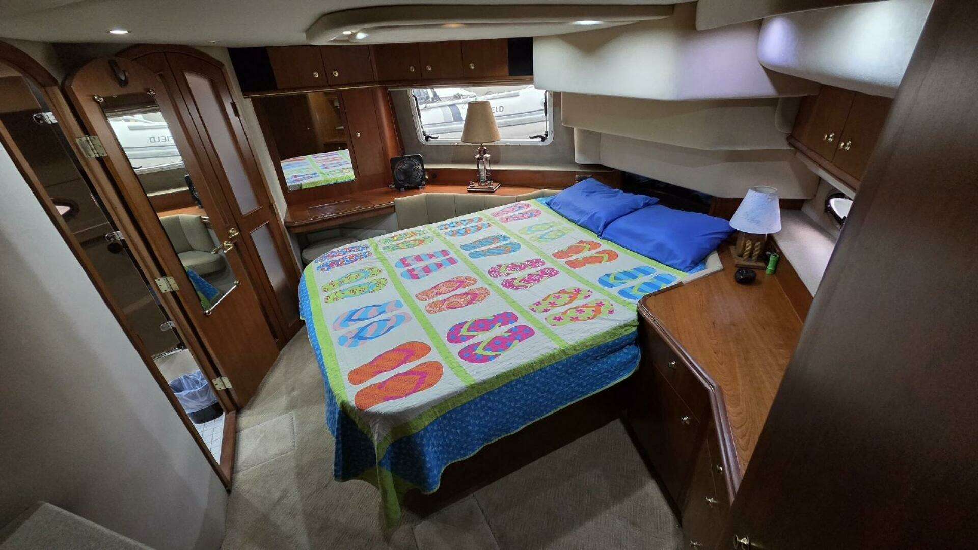 2000 Cruisers Yachts 4450 Express Motor Yacht - Image 54