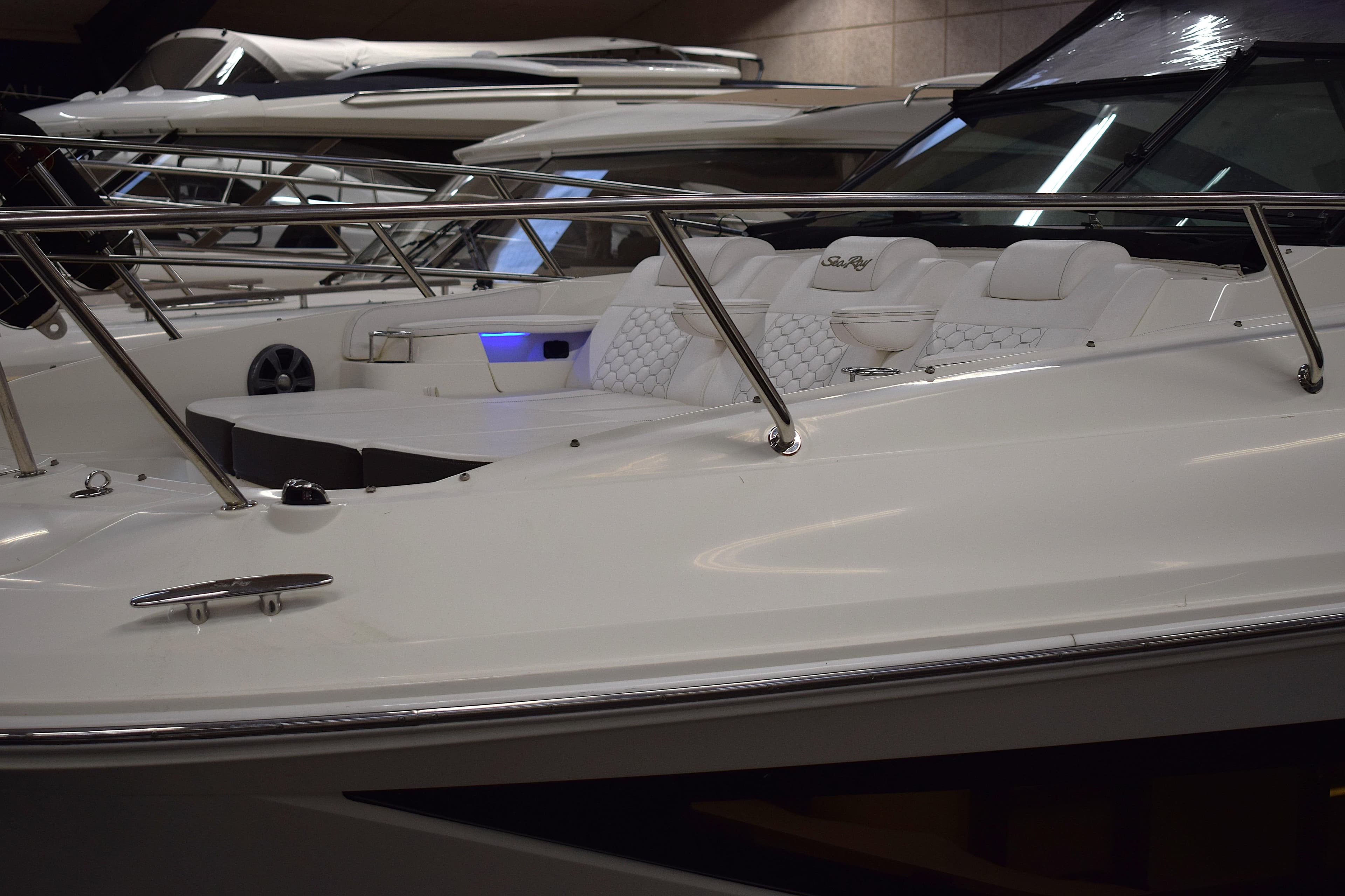 2021 Sea Ray Sundancer 320 Outboard luxury boat with sleek design and comfortable seating.